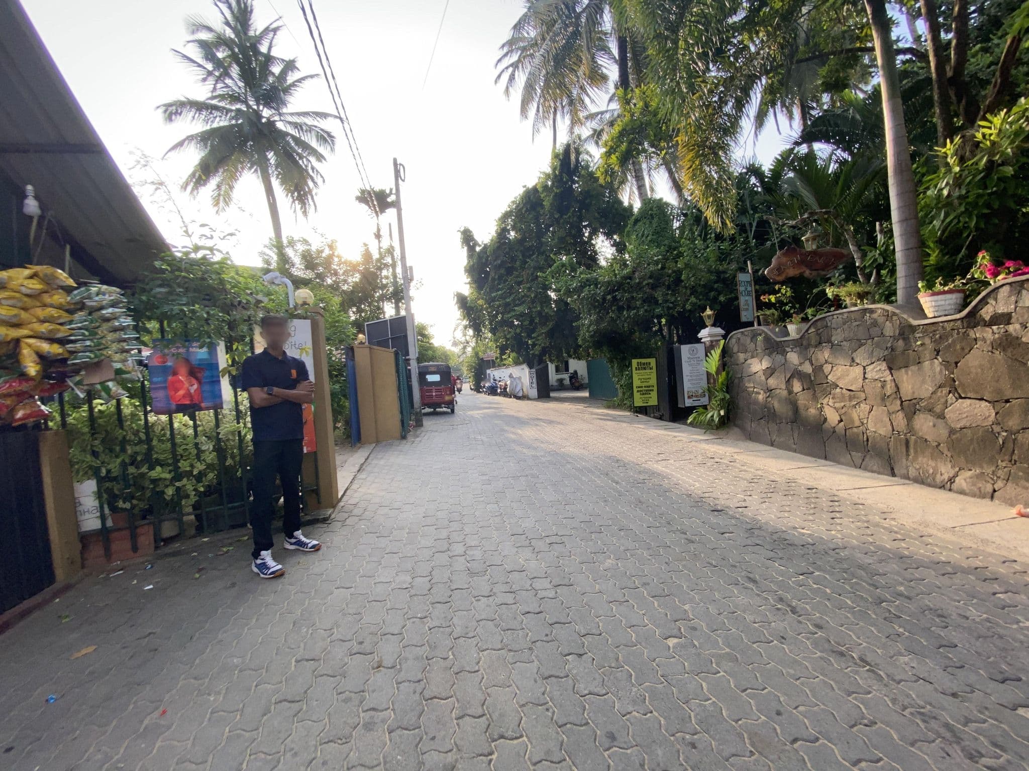 Street view near Aluthgedara Guest House, Unawatuna — © vadi (CC BY-SA · Mapillary)