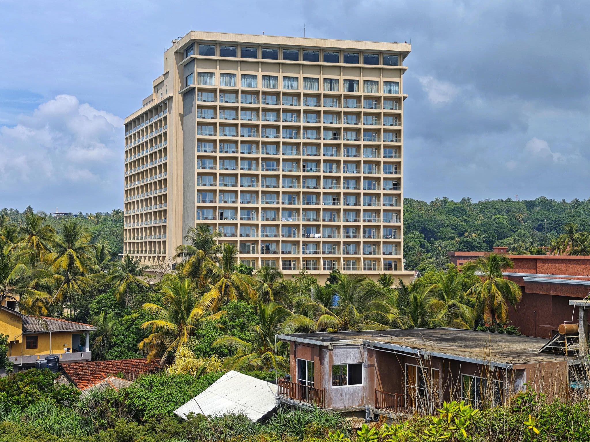 Street view near blow hole, Unawatuna — © km2bp (CC BY-SA · Mapillary)