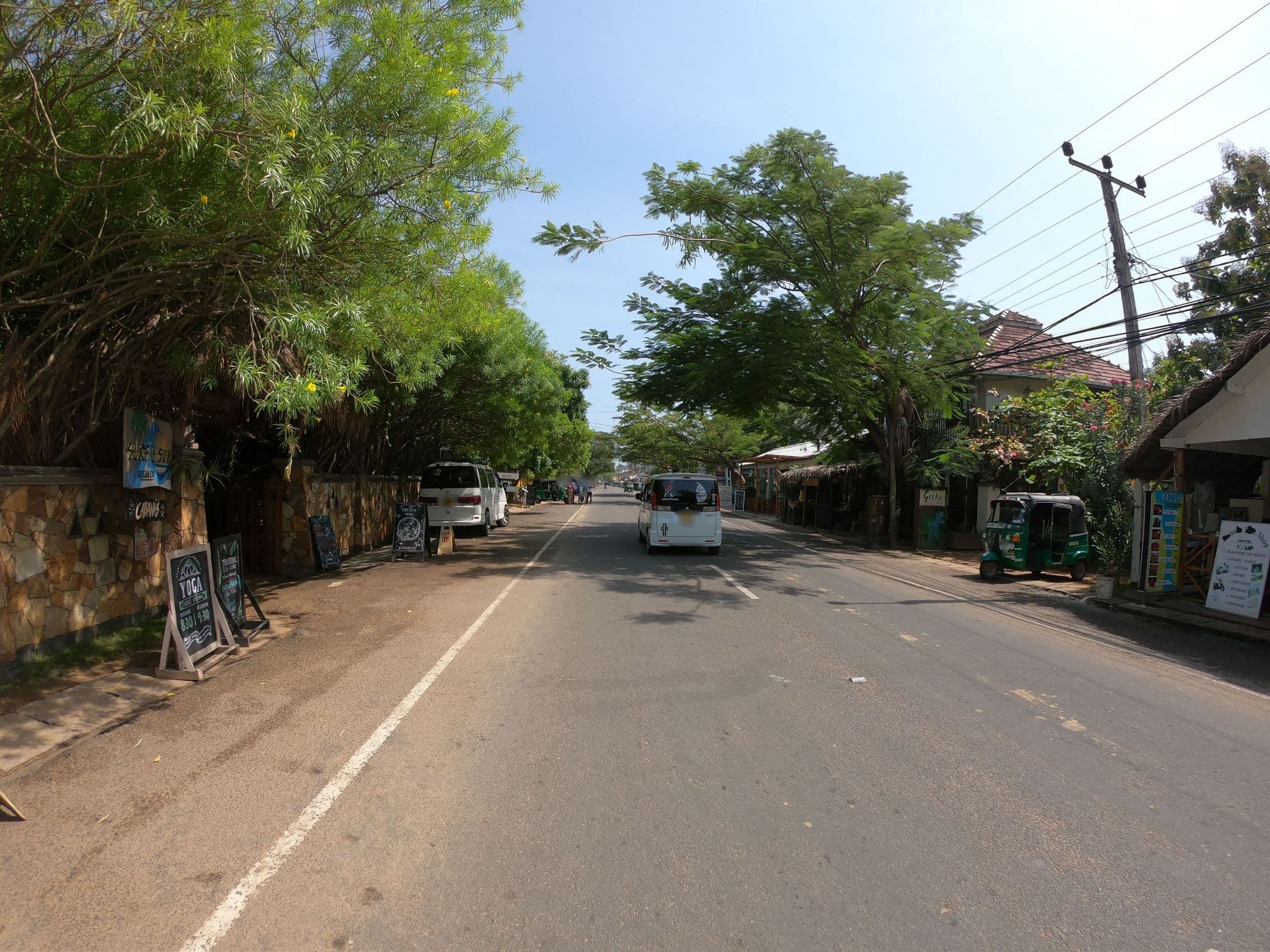 Street view near Surf 'n Sun, Pottuvil — © paulinus (CC BY-SA · Mapillary)