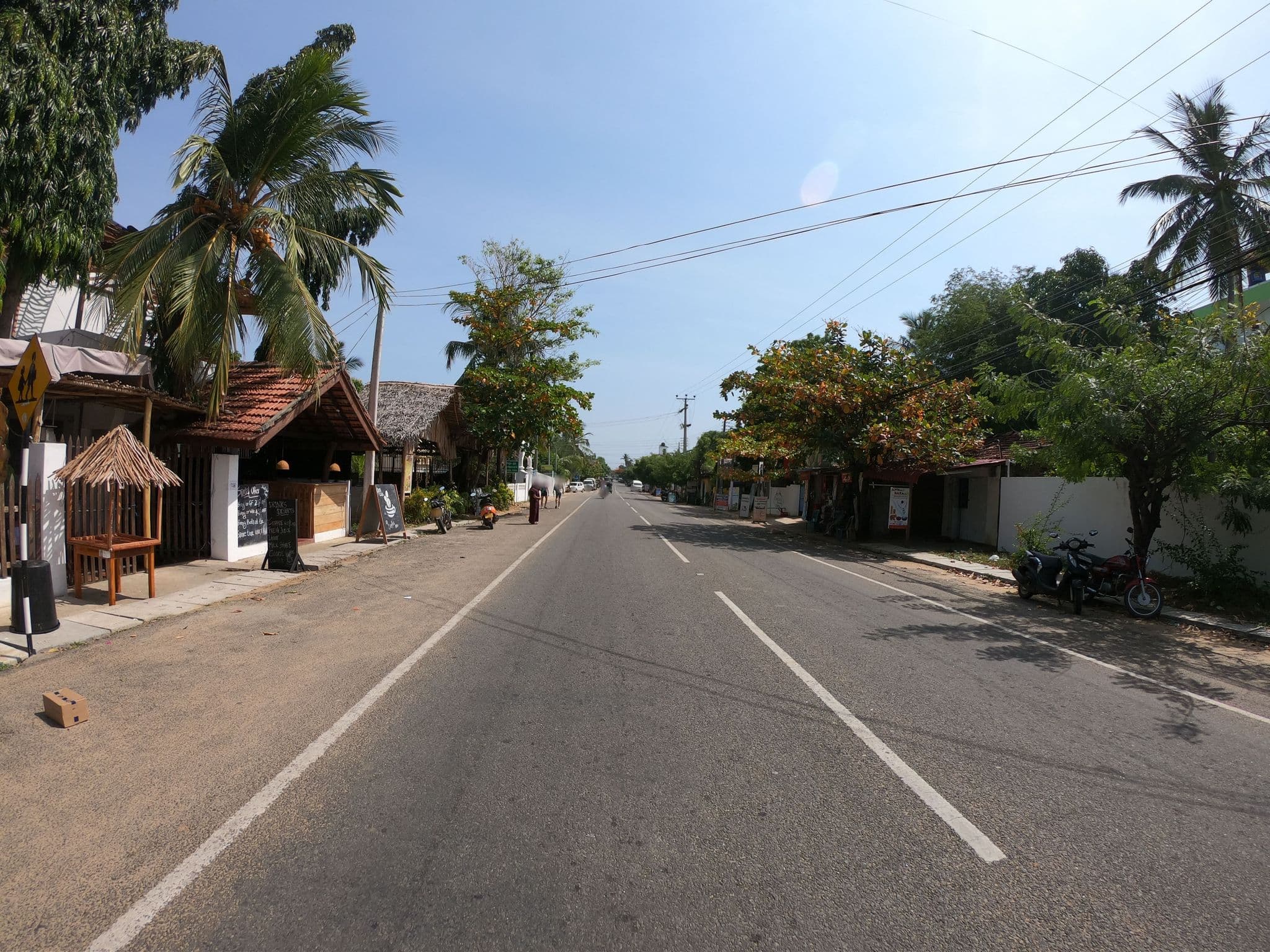 Street view near Oasis Bay Bed and Cafe, Pottuvil — © paulinus (CC BY-SA · Mapillary)