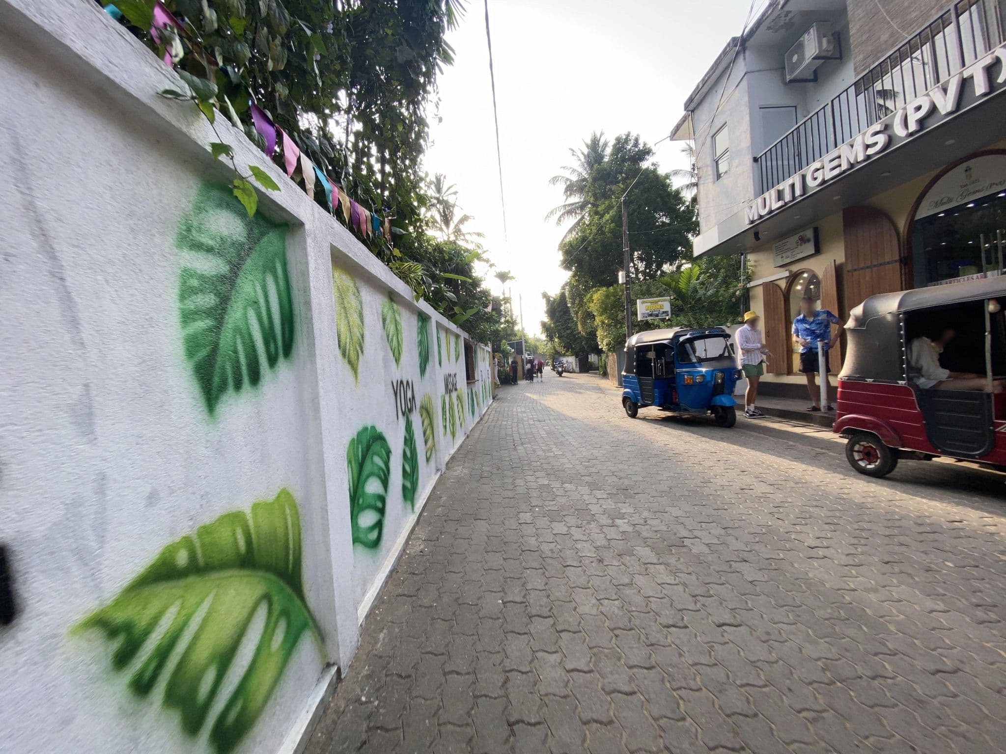 Street view near Heaven On Earth, Unawatuna — © vadi (CC BY-SA · Mapillary)