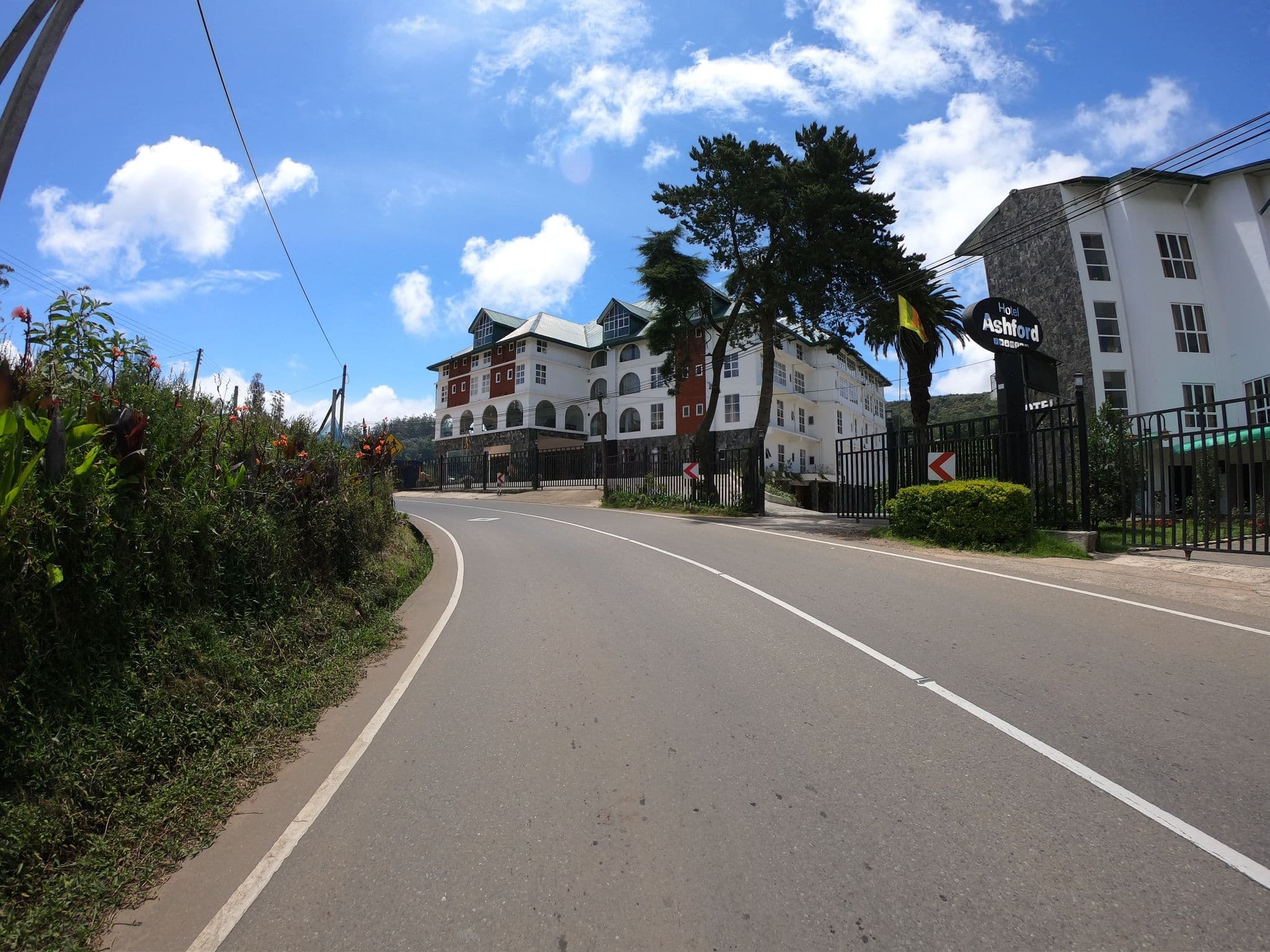 Street view near Hotel Ashford, Nuwara Eliya — © paulinus (CC BY-SA · Mapillary)