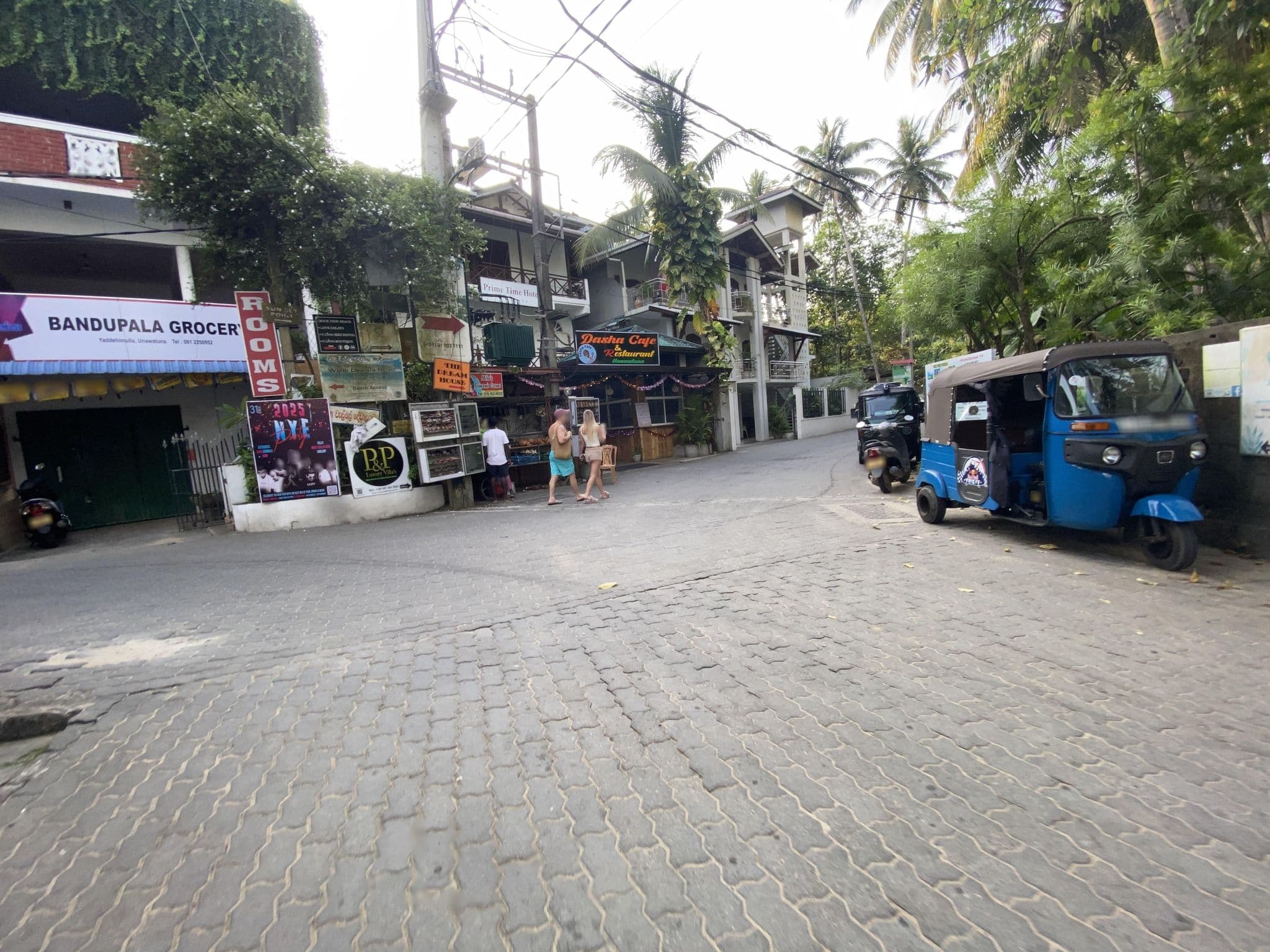 Street view near Hotel Baby Red Fish, Unawatuna — © vadi (CC BY-SA · Mapillary)