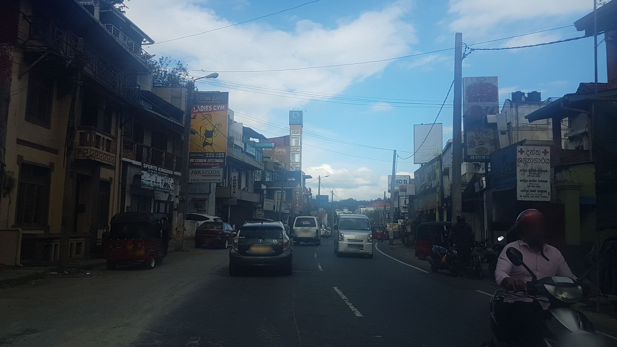 Street view near Kandy City Rooms & Hostel, Kandy — © mbethke (CC BY-SA · Mapillary)