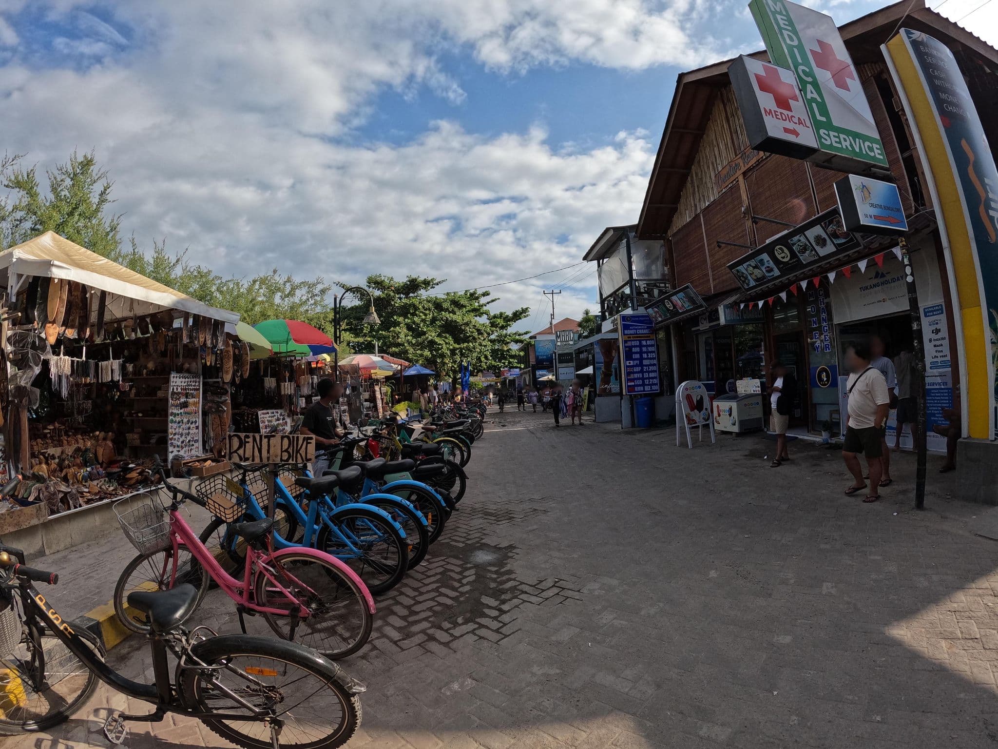 Street view near Creative Bungalows, Gili Trawangan — © lucomsky (CC BY-SA · Mapillary)