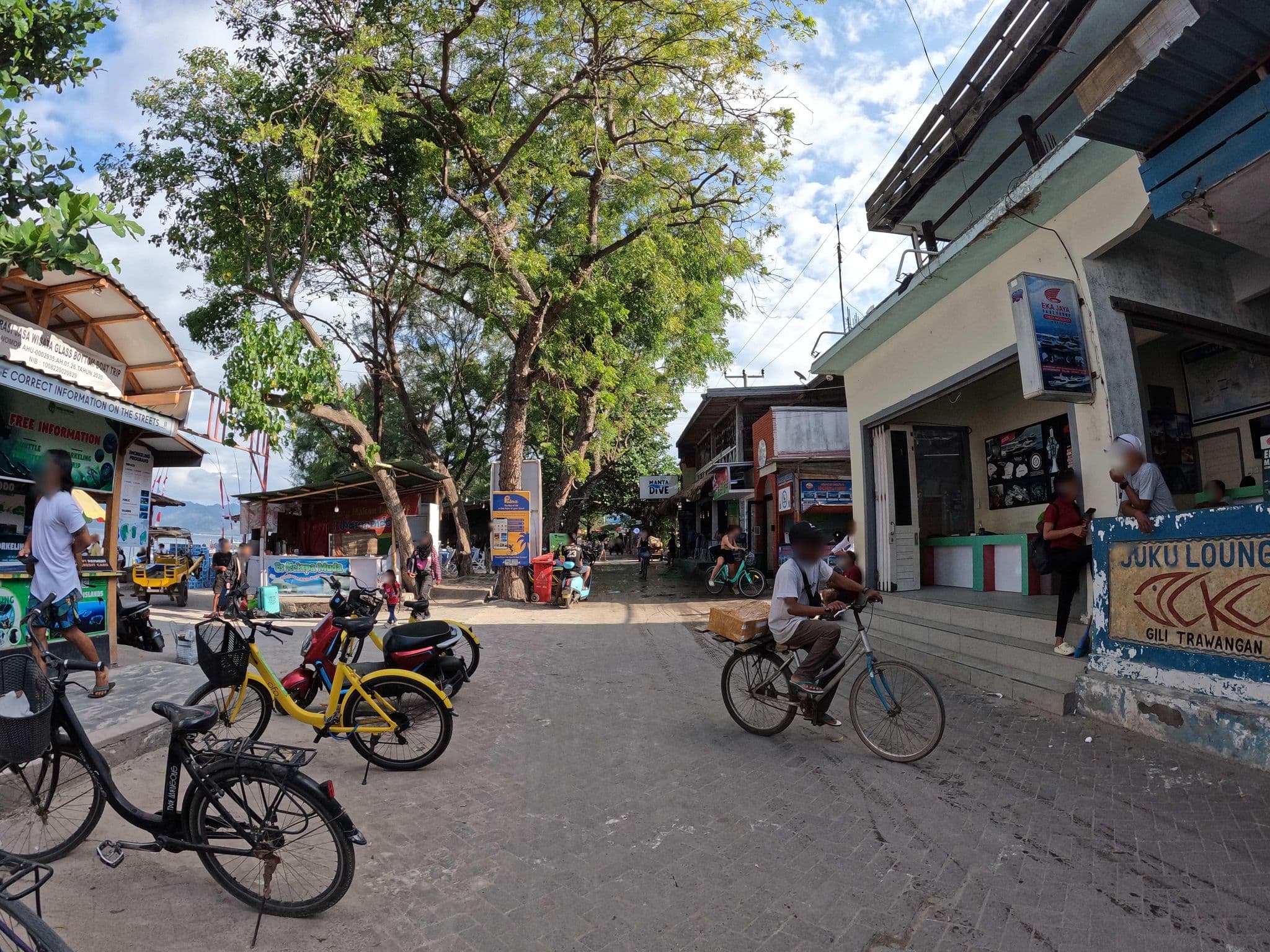 Street view near Evolution, Gili Trawangan
