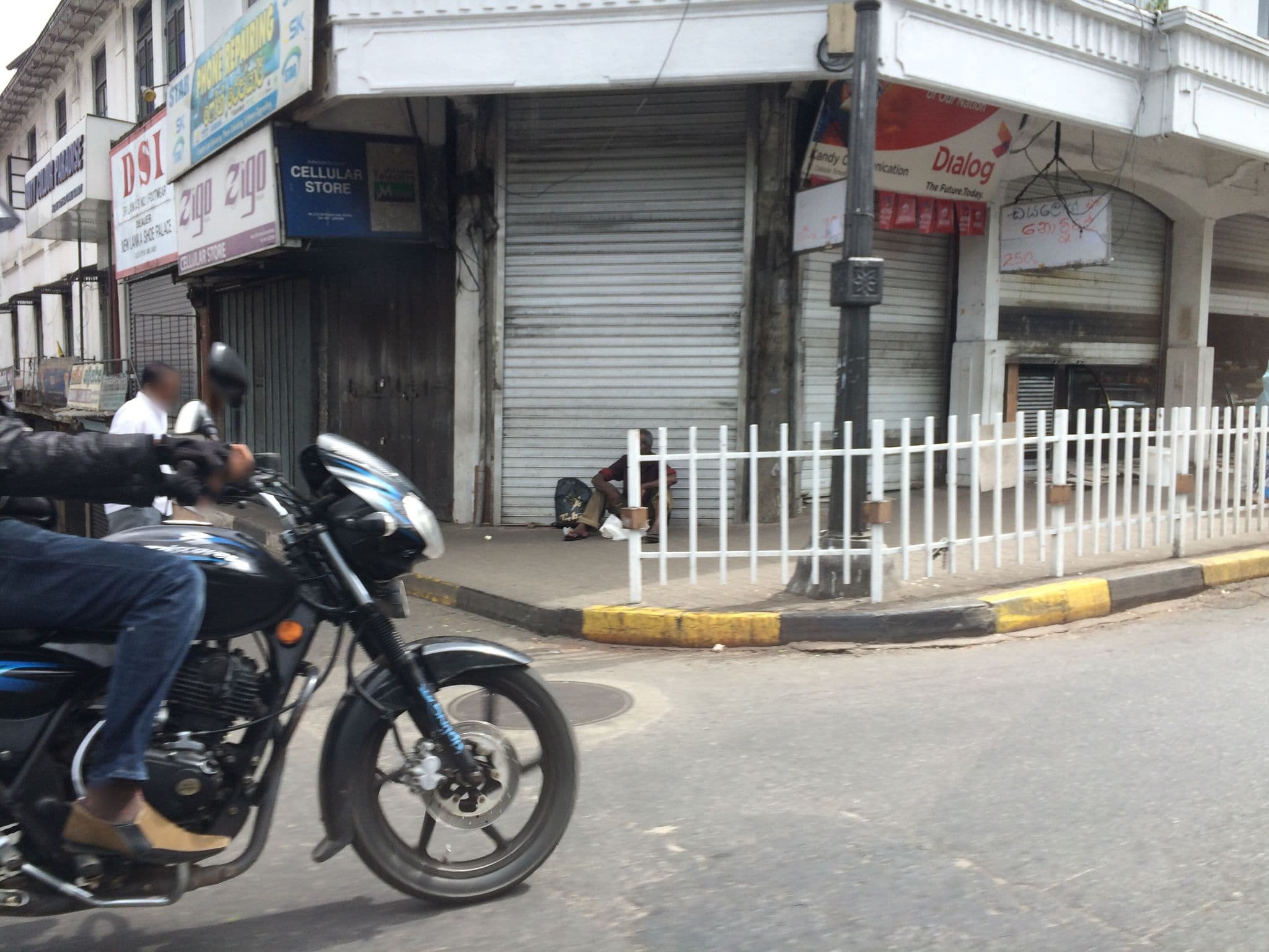Street view near Sarvodaya District Center - Kandy, Kandy — © rustyb (CC BY-SA · Mapillary)