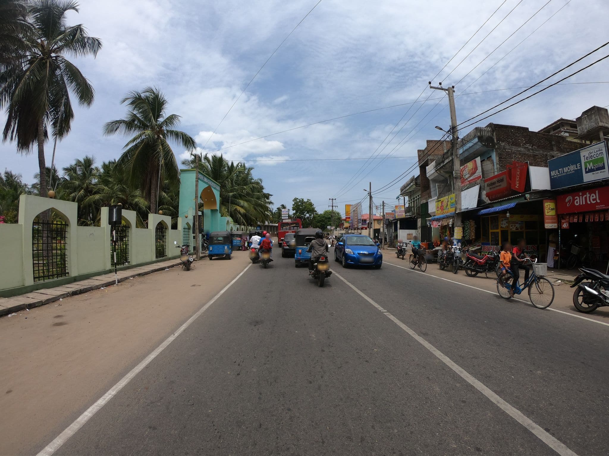 Street view near Abdeen Hotel, Kalmunai — © paulinus (CC BY-SA · Mapillary)