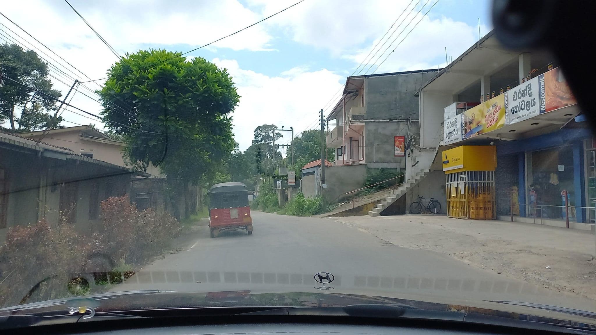 Street view near Erandi Hotel, Kandy — © anuradhabr (CC BY-SA · Mapillary)