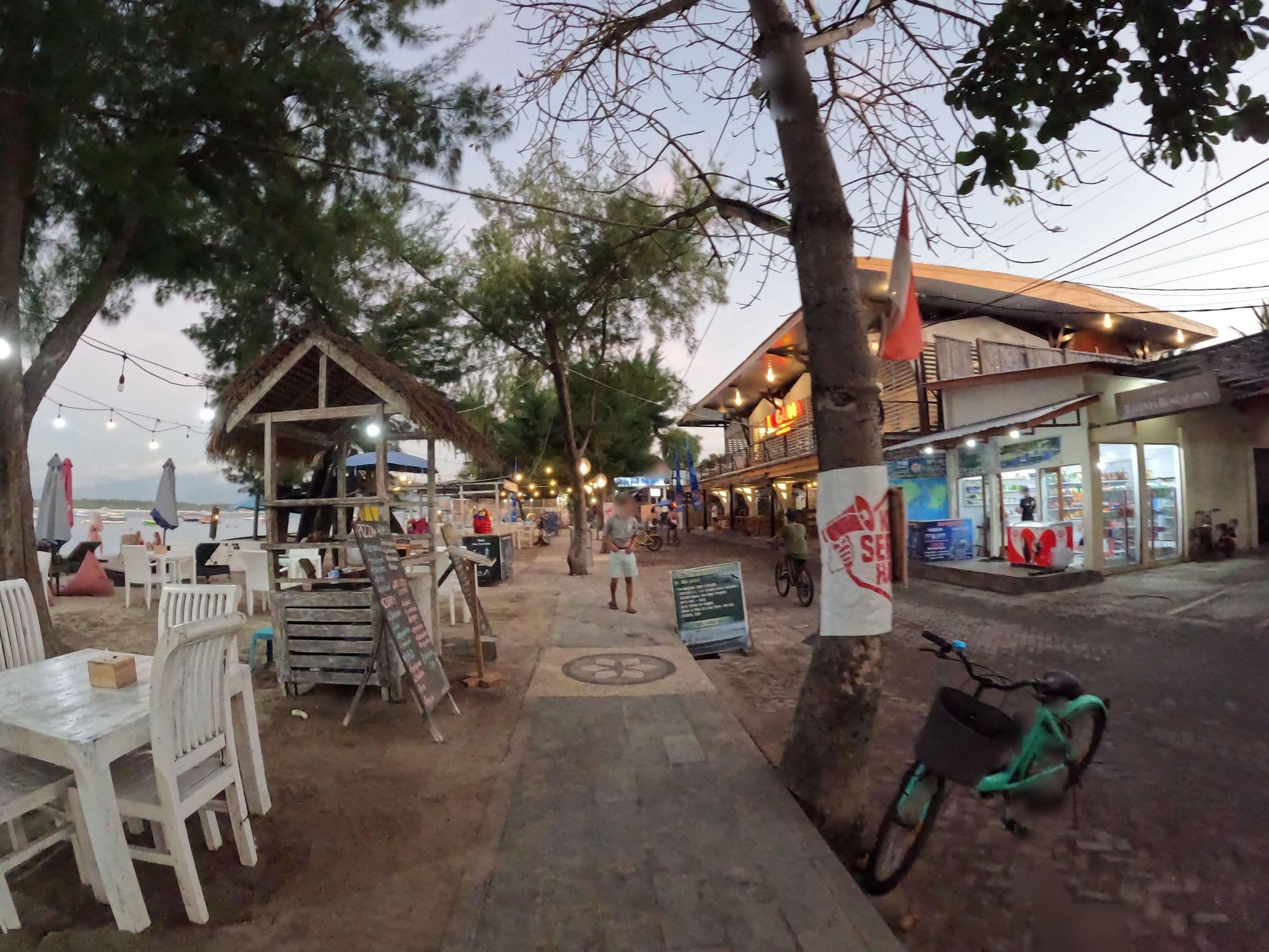 Street view near Laguna Beach Resort, Gili Trawangan
