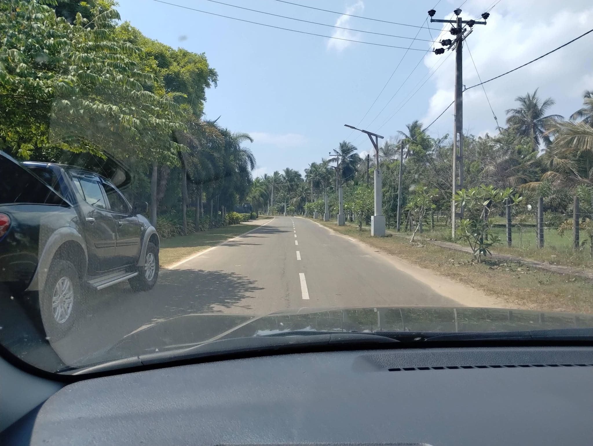 Street view near Ananthaya Resort & Spa, Eravur Town — © ocramzir (CC BY-SA · Mapillary)