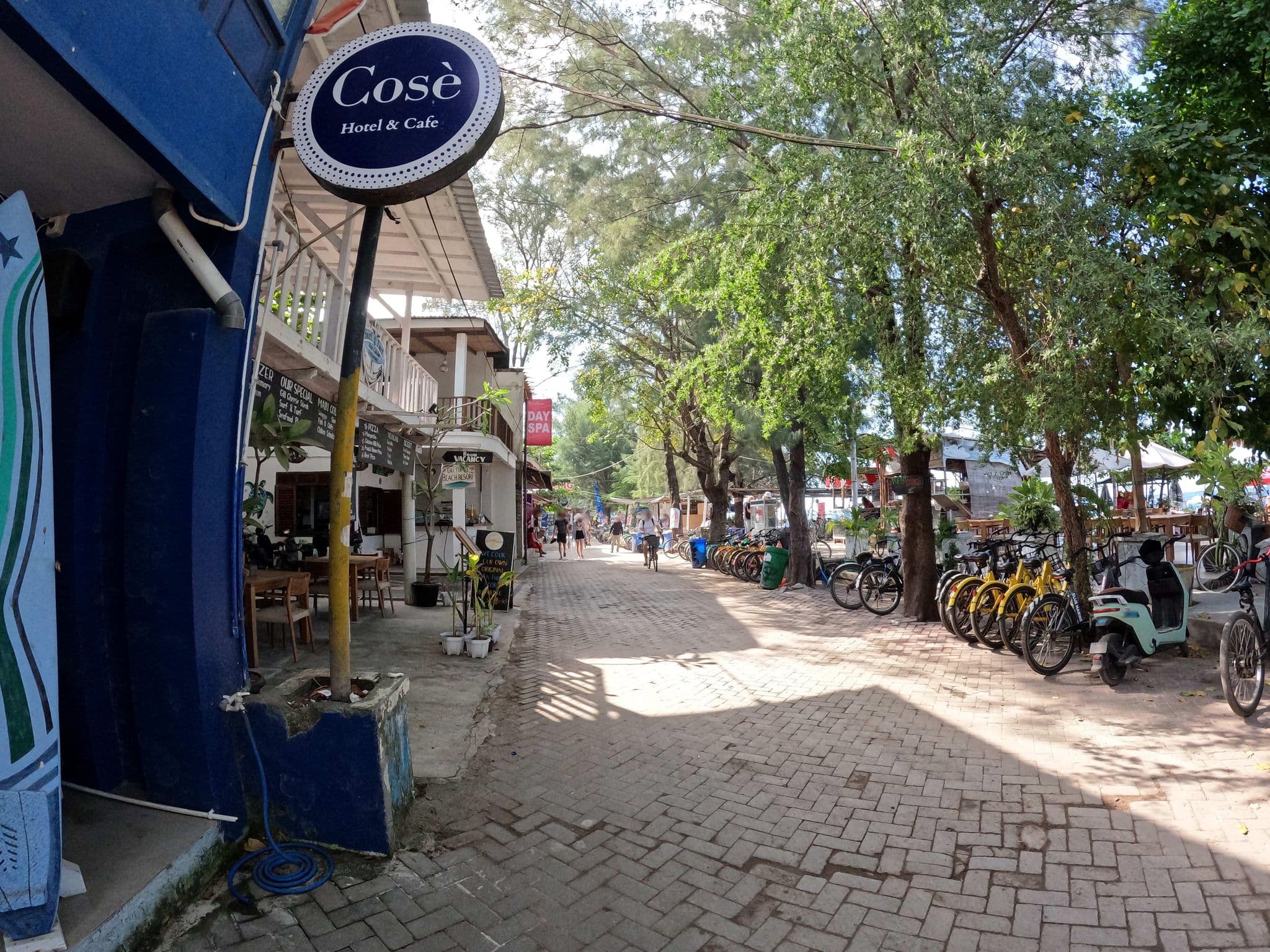 Street view near Oda Bungalows, Gili Trawangan — © lucomsky (CC BY-SA · Mapillary)