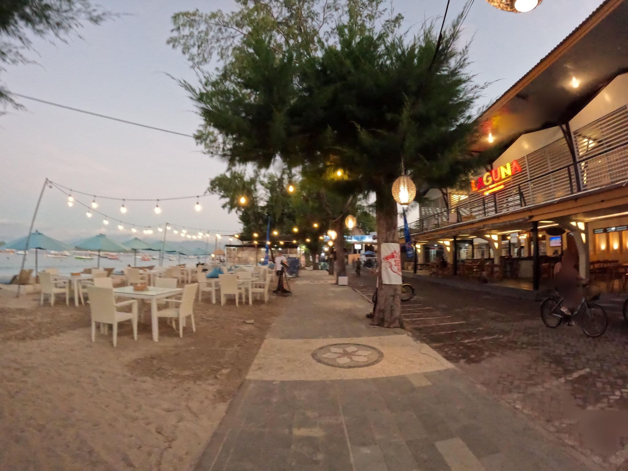 Street view near Tanah Qita, Gili Trawangan — © lucomsky (CC BY-SA · Mapillary)