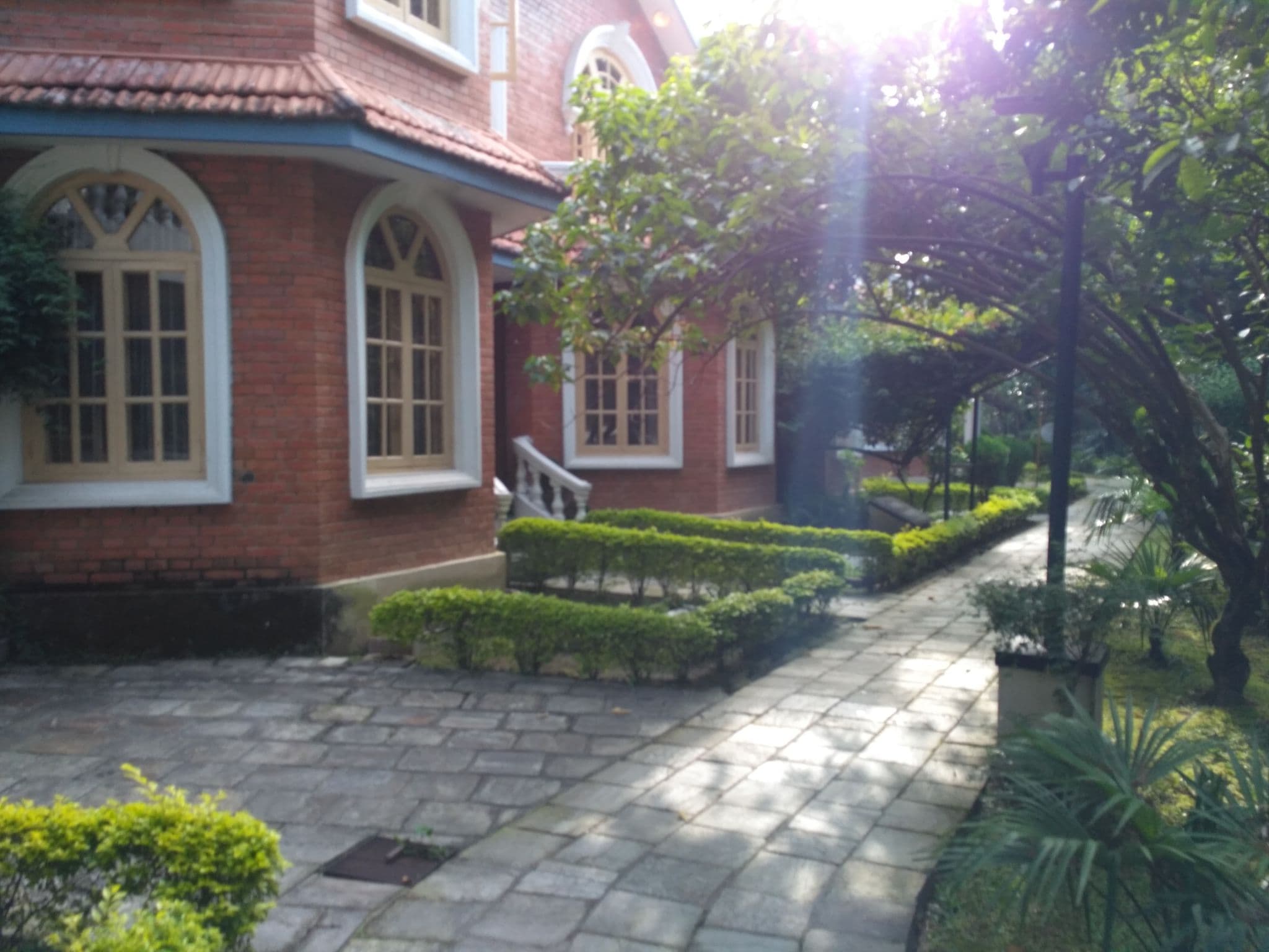 Street view near Hamilton house 904, Chapali̇̄ Bhaḍrakāli̇̄ — © chethan (CC BY-SA · Mapillary)