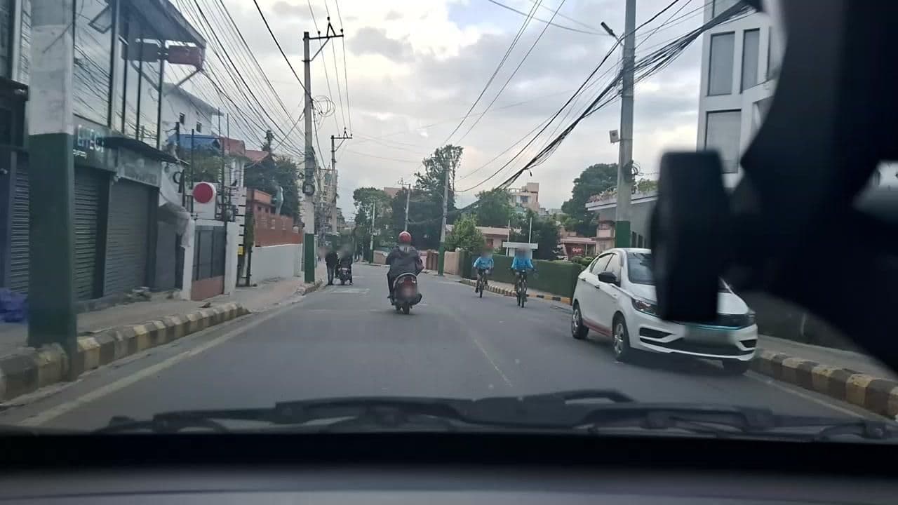 Street view near Hira Guest House, Pātan — © roadroid (CC BY-SA · Mapillary)