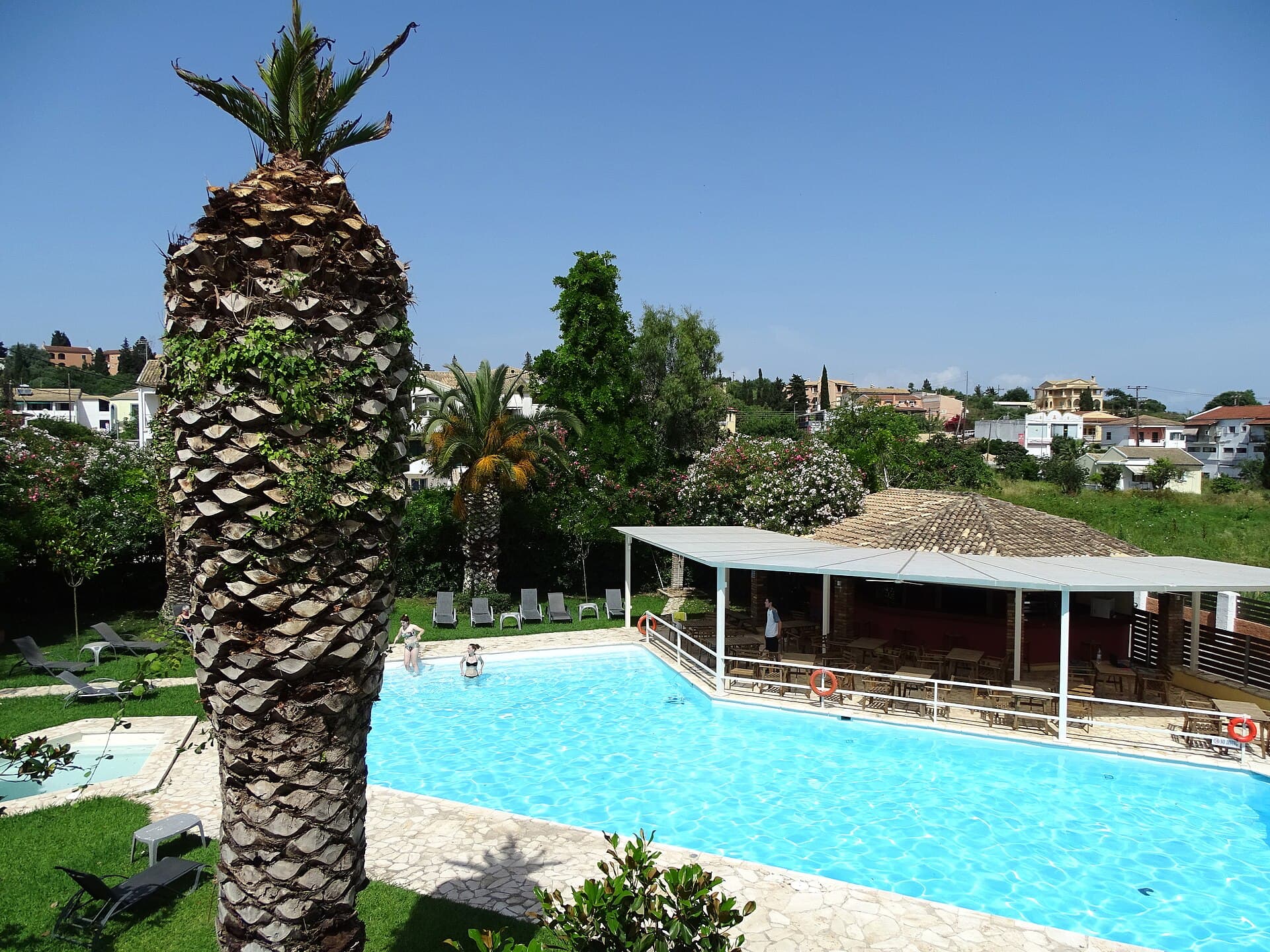 Folies Corfu Hotel Apartments (via Wikimedia Commons, CC BY-SA 2.0)