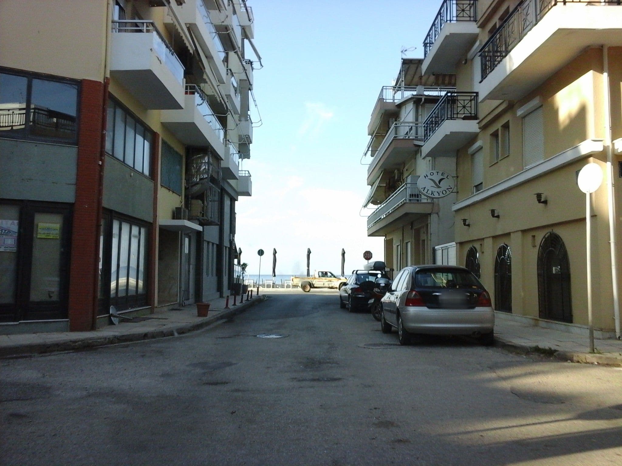 Street view near Hotel Alkyon, Alexandroupoli — © robot8a (CC BY-SA · Mapillary)