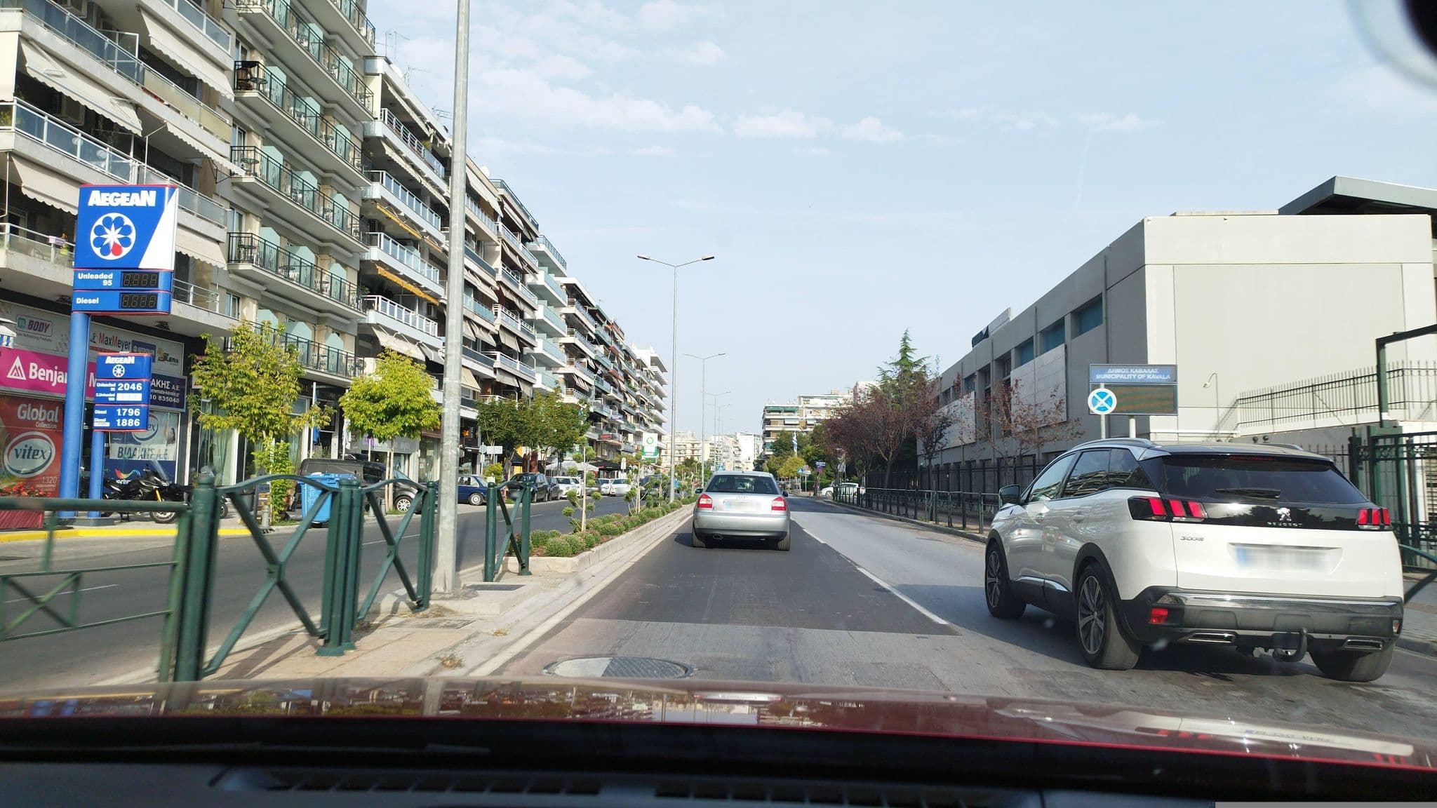 Street view near ΞΕΝΟΔΟΧΕΙΟ ΝΕΦΕΛΗ / HOTEL NEFELI 3 Star Hotel, Kavála — © neau (CC BY-SA · Mapillary)