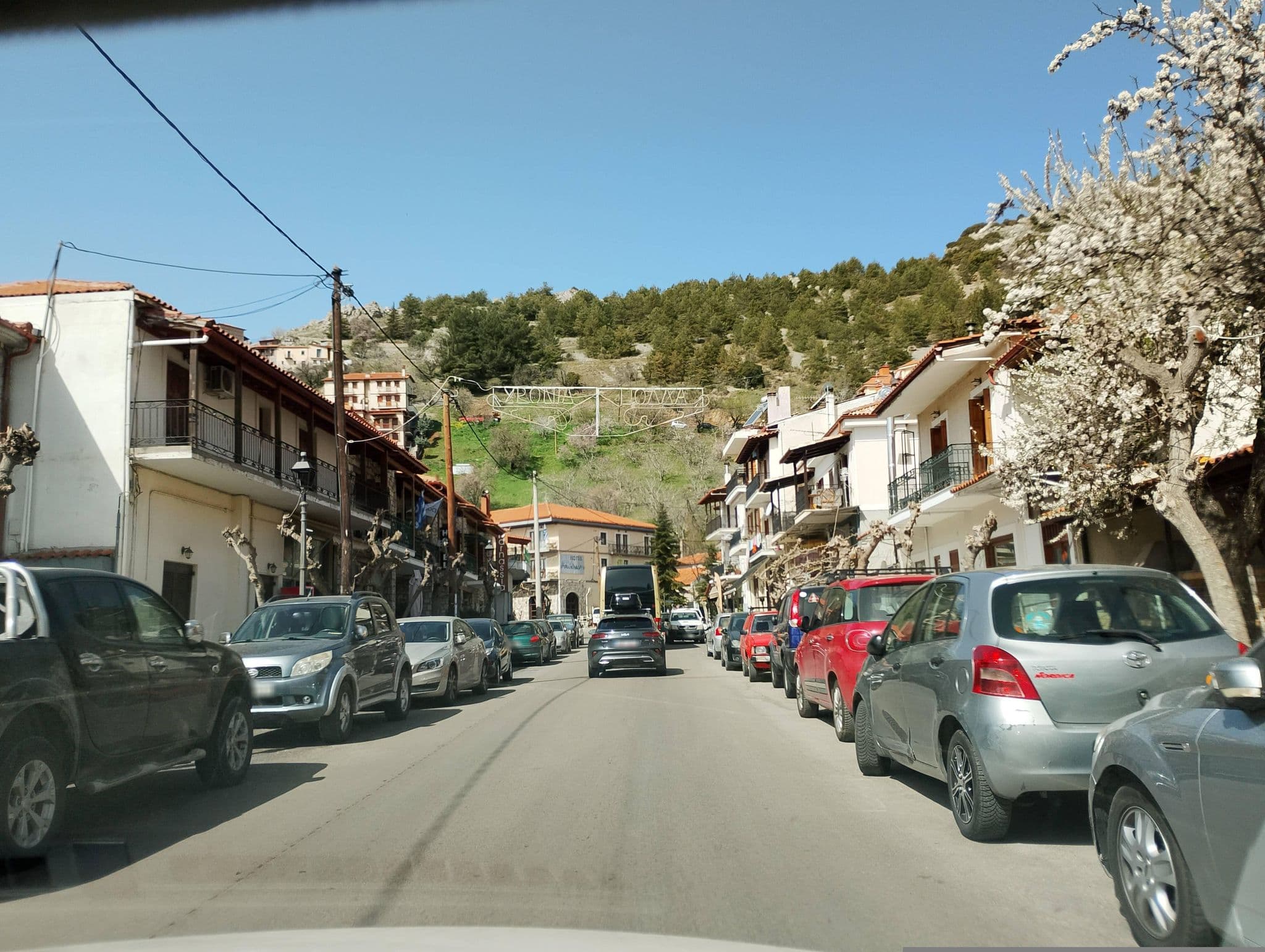 Street view near Ξενώνας Οντάς και spa - Αράχωβα, Arachova - guesthouse, traditional guesthouse, wellness, ξενώνας , luxury guesthouse, Aráchova — © George_210 (CC BY-SA · Mapillary)