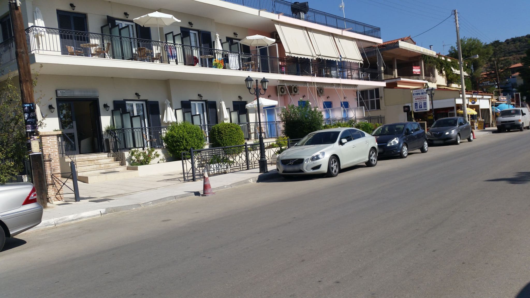 Street view near Hotel Pavlos & Studios, Tolón — © elgaard (CC BY-SA · Mapillary)