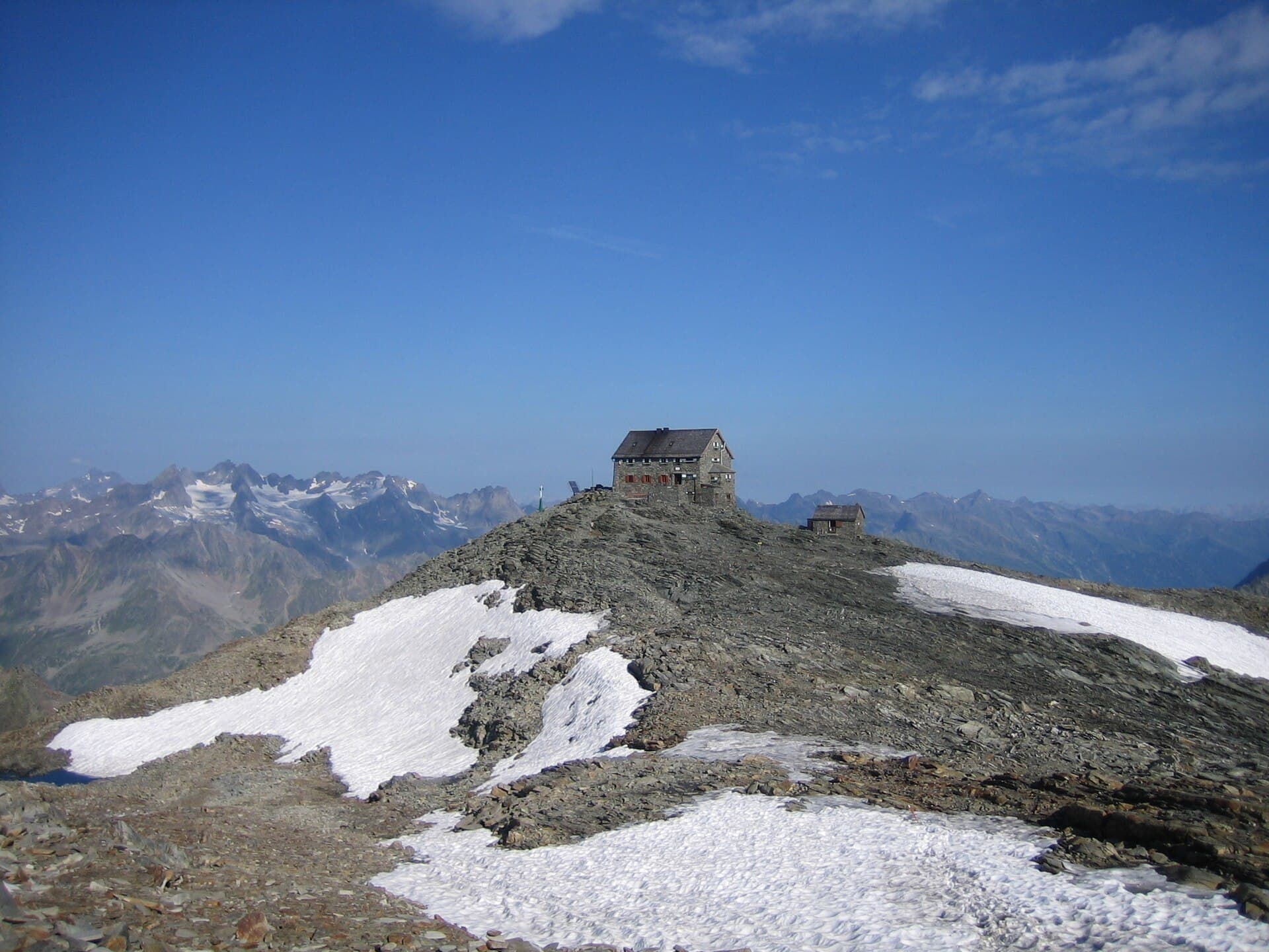 Hochstubaihütte (via Wikimedia Commons, CC BY-SA 3.0)