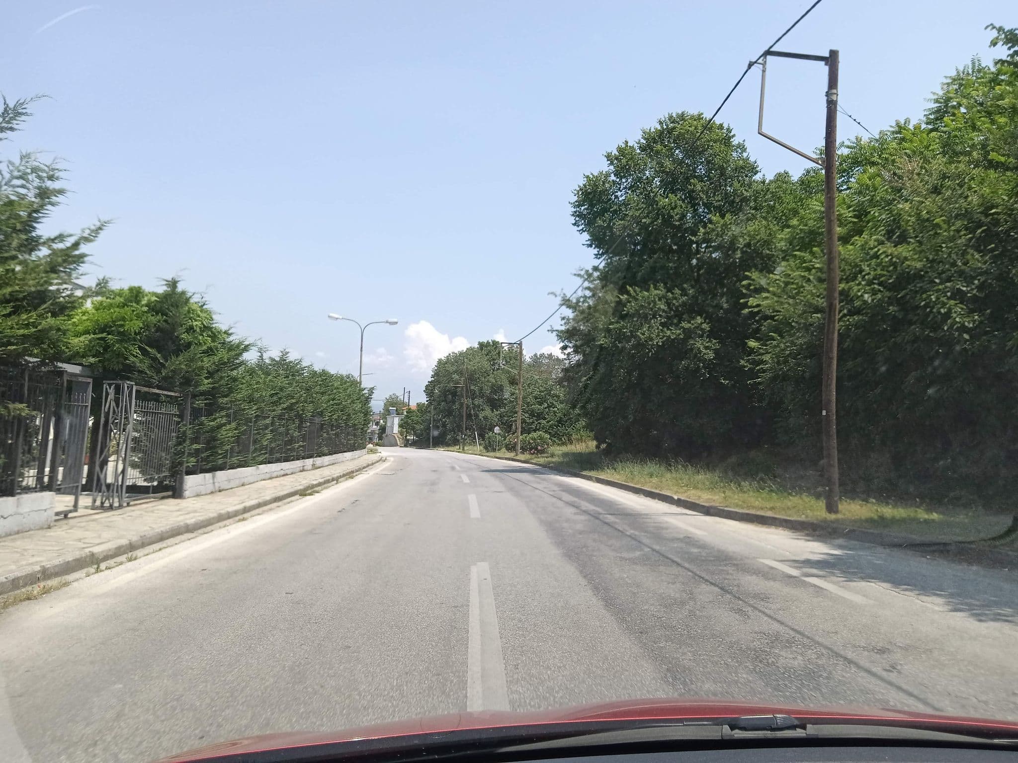 Street view near Pravi Hotel, Eleftheroúpolis — © nglf (CC BY-SA · Mapillary)