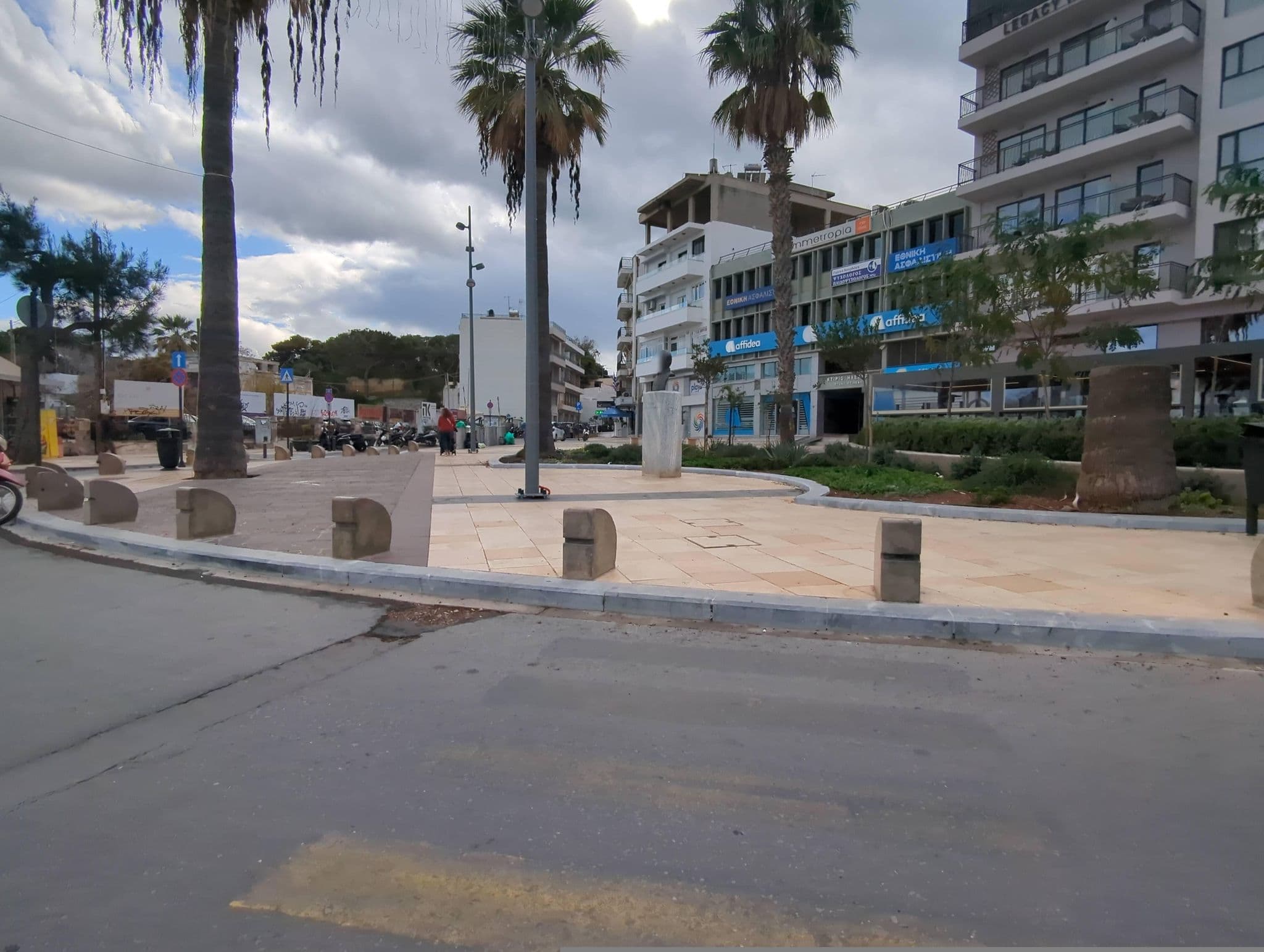 Street view near Metaxa Hotel Heraklion, Irákleion — © miguel_andrade (CC BY-SA · Mapillary)