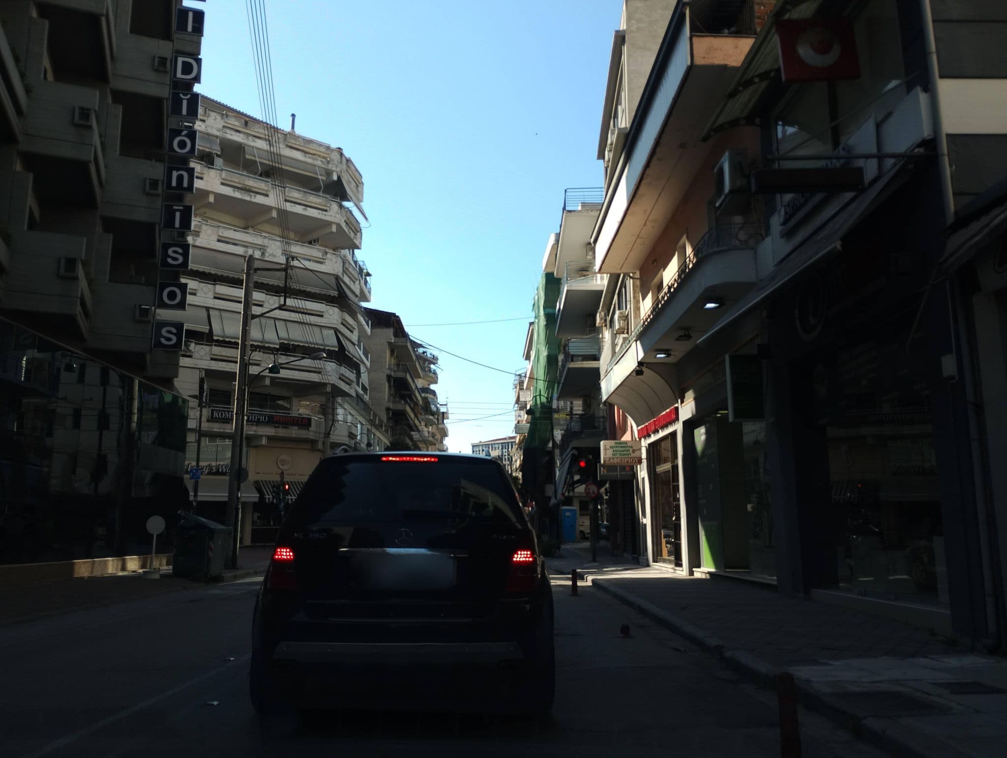 Street view near Dionisos Hotel, Lárisa — © George_210 (CC BY-SA · Mapillary)