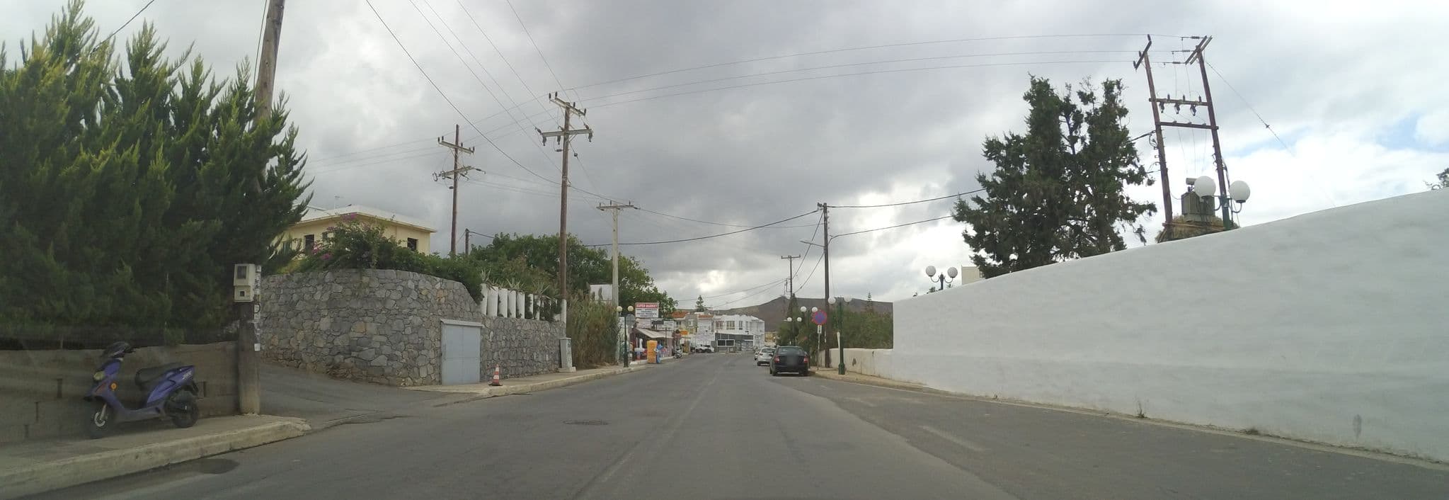 Street view near Knossos Beach Bungalows Suites Resort & Spa, Kokkíni Cháni — © teddy73 (CC BY-SA · Mapillary)