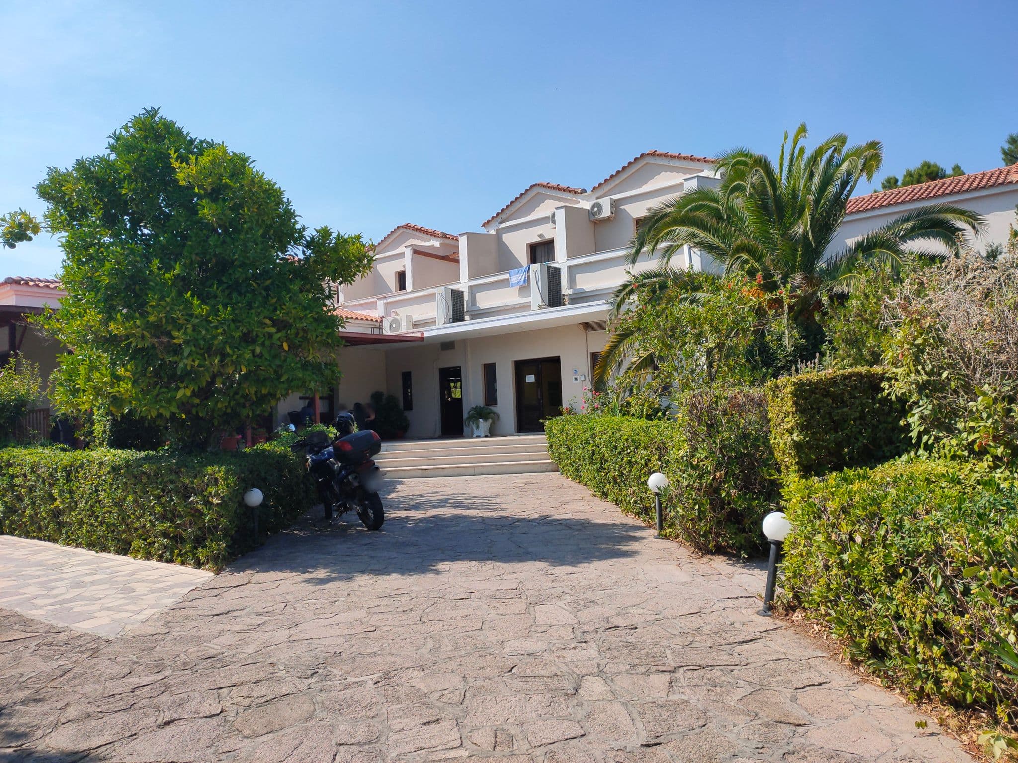 Street view near Pasiphae Hotel at Skala Kallonis of Lesvos islnad in Greece, Kalloní — © jjc (CC BY-SA · Mapillary)
