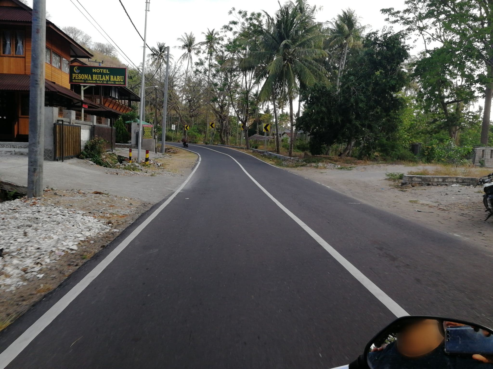 Street view near Hotel and Restaurant Pesona Bulan Baru, Senggigi