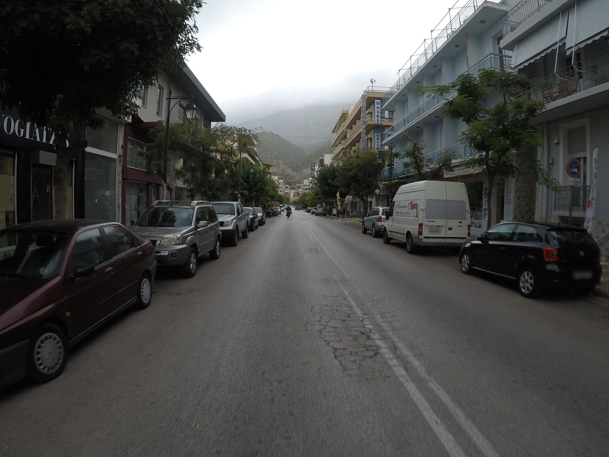 Street view near Agora Luxury Boutique Hotel, Loutráki — © eneerhut (CC BY-SA · Mapillary)