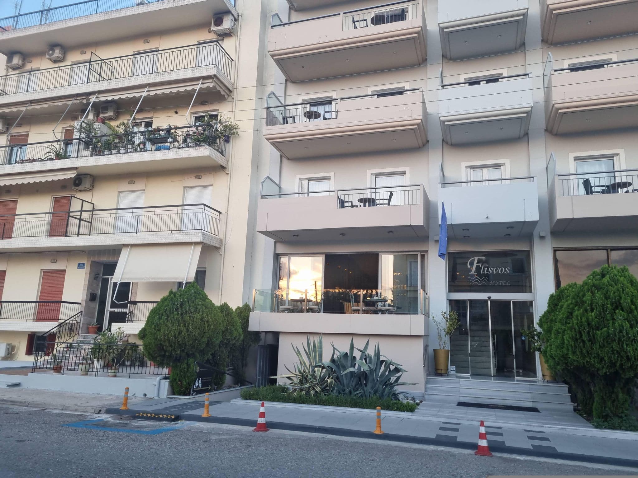 Street view near Flisvos Hotel Nafpaktos, Náfpaktos — © chibiYuzu (CC BY-SA · Mapillary)