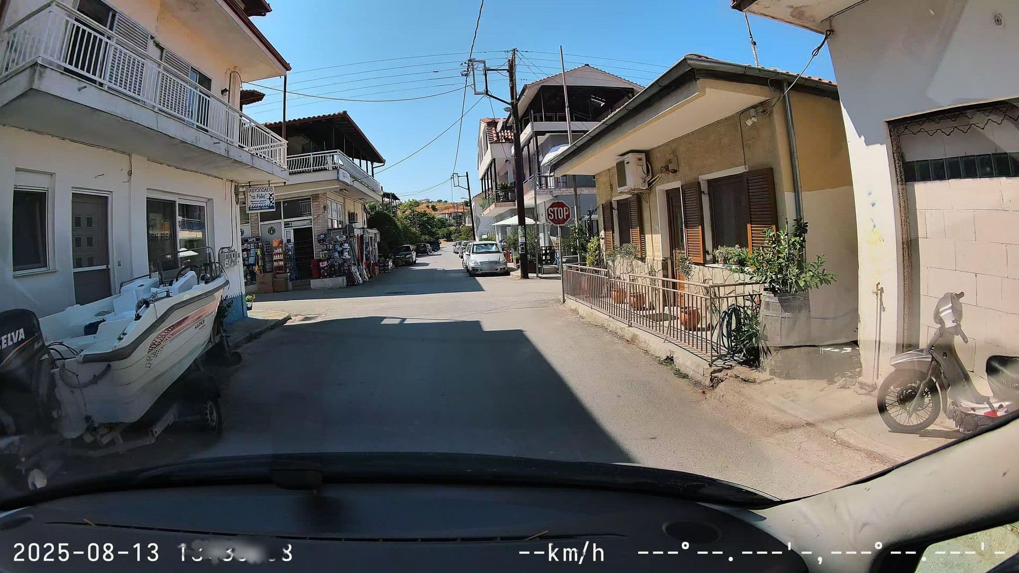 Street view near Rodon Apartments - S.Avdimioti, Néa Róda — © sm4rk0 (CC BY-SA · Mapillary)