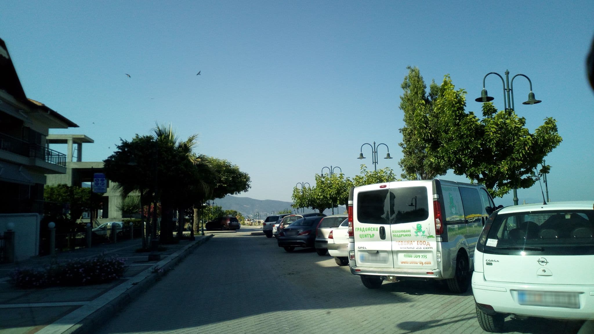 Street view near Melachrini Apartments, Néa Vrasná — © skarmoutsosv (CC BY-SA · Mapillary)
