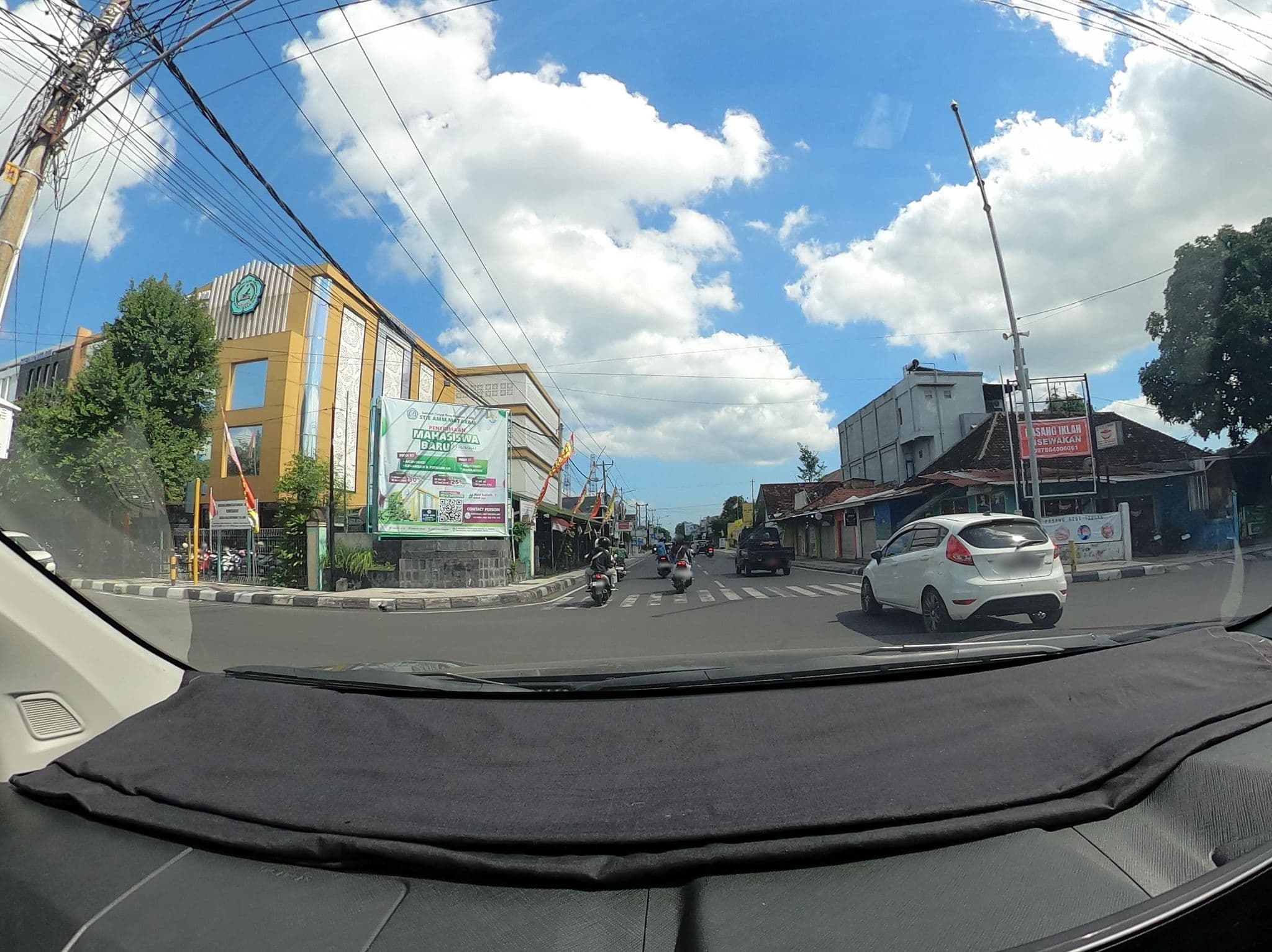 Street view near Hotel Airlangga 2, Mataram