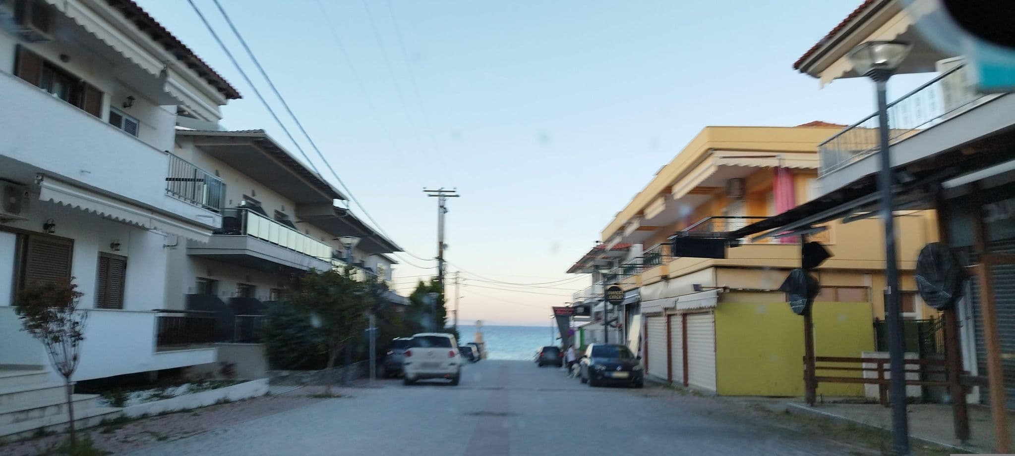 Street view near Araliki Suites, Políkhronon — © neau (CC BY-SA · Mapillary)