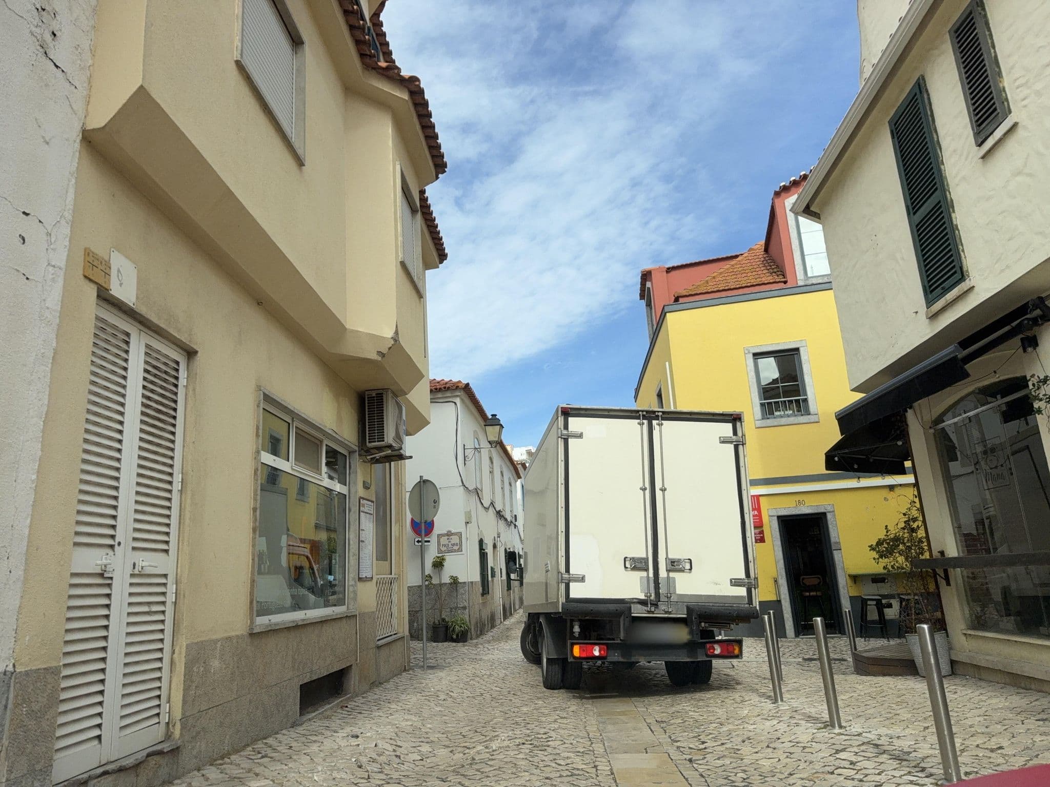 Street view near PocoNovo, Cascais — © RSTQ (CC BY-SA · Mapillary)