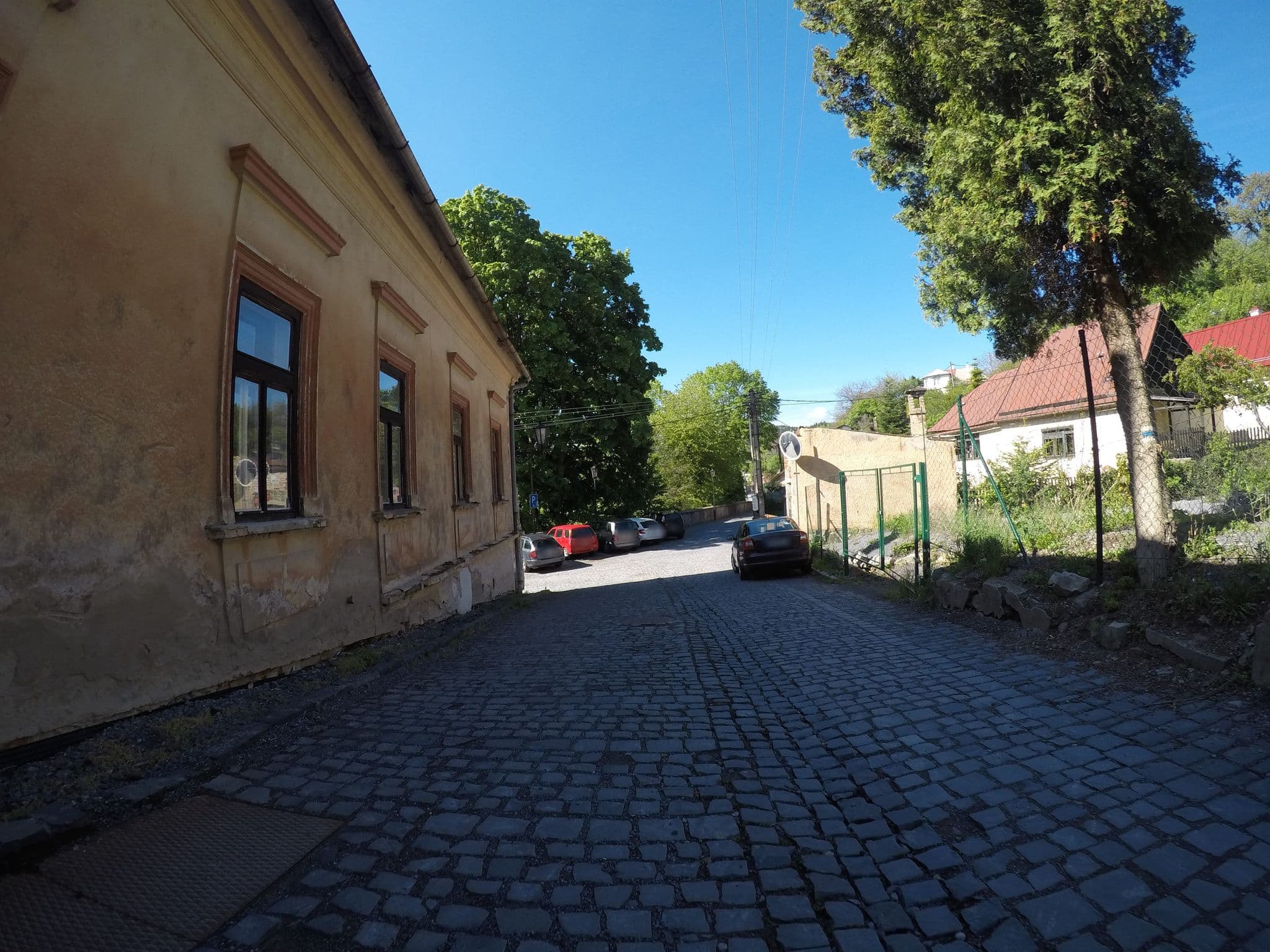 Street view near Botanický dvor, Banská Štiavnica — © chrisbeddow (CC BY-SA · Mapillary)