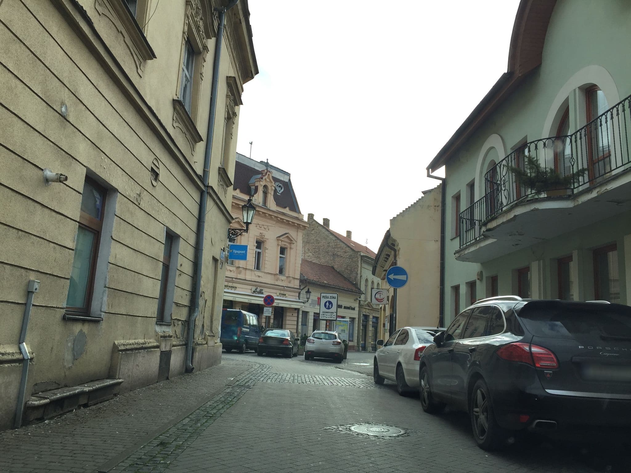 Street view near Grand Danube Hotel, Iža — © istefanos (CC BY-SA · Mapillary)