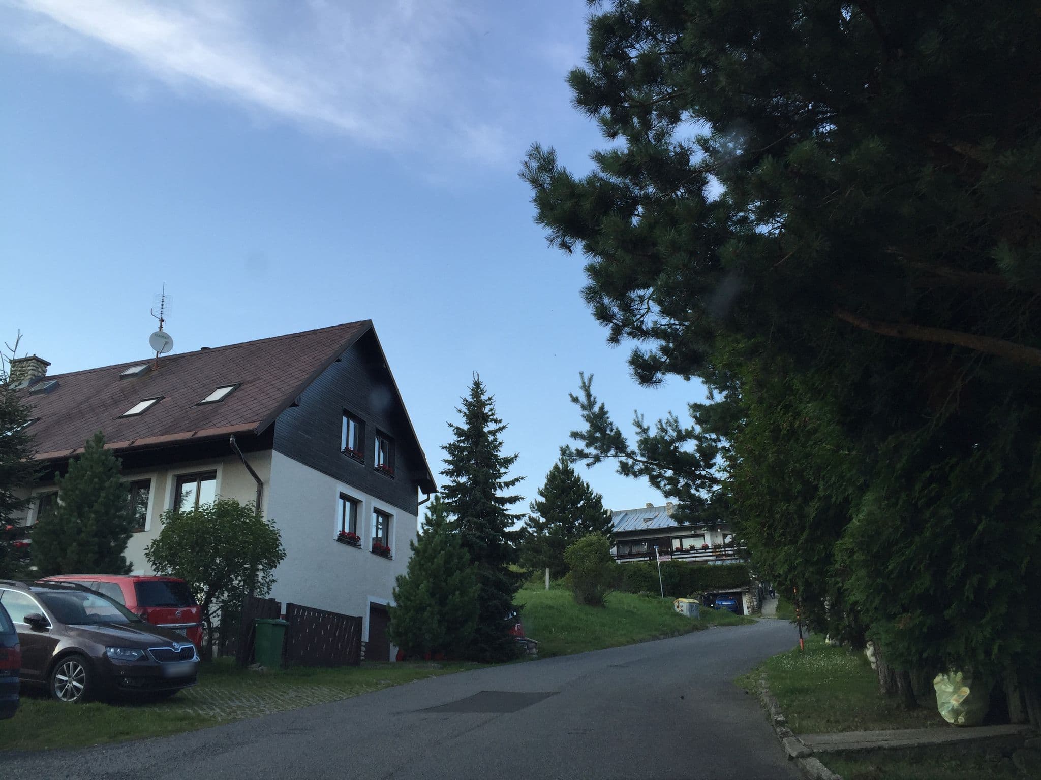 Street view near Privát Tatry Dreams, Nová Lesná — © richlv (CC BY-SA · Mapillary)