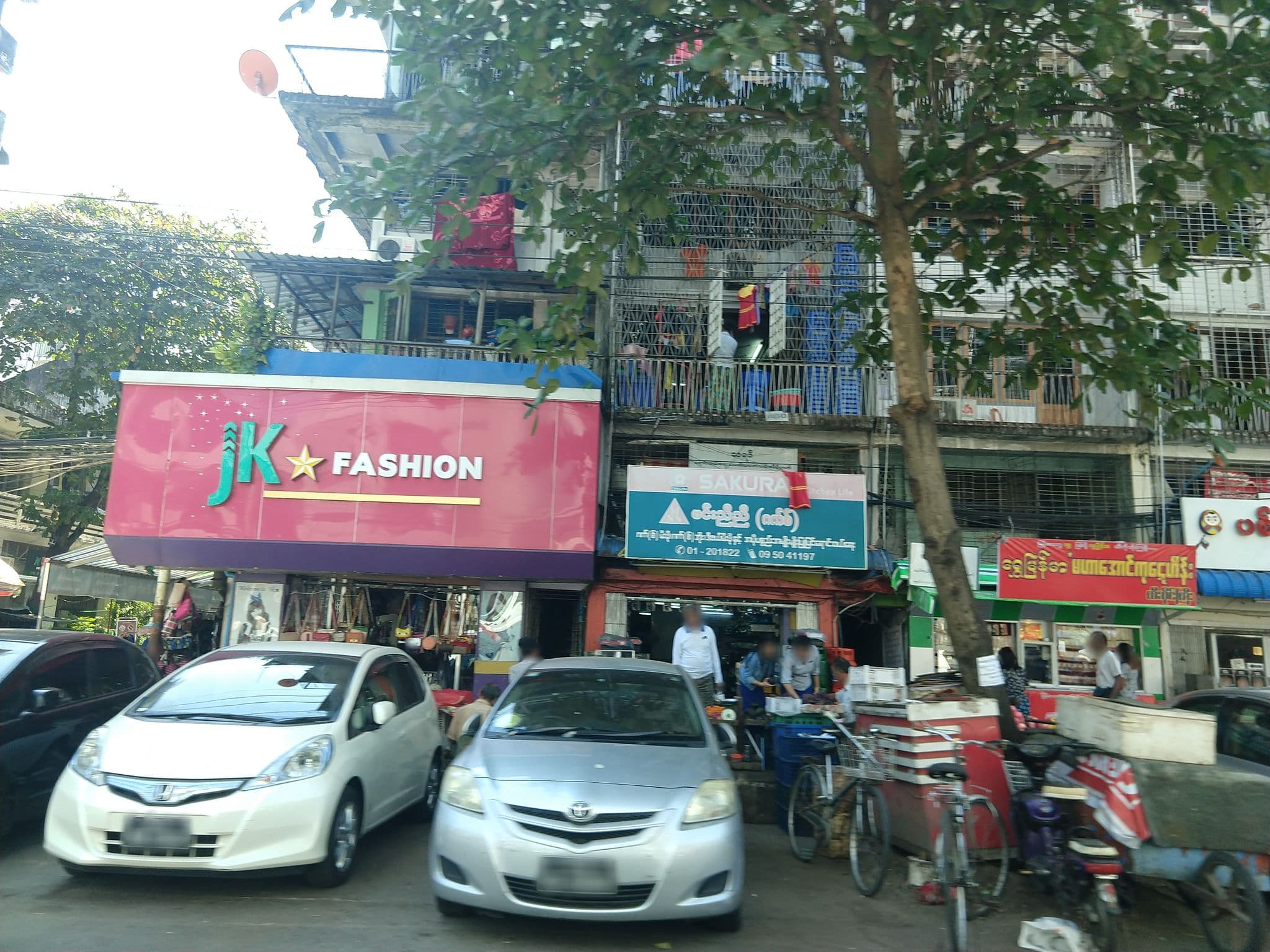 Street view near YOMA HOTEL YANGON, Botataung — © danbjoseph (CC BY-SA · Mapillary)