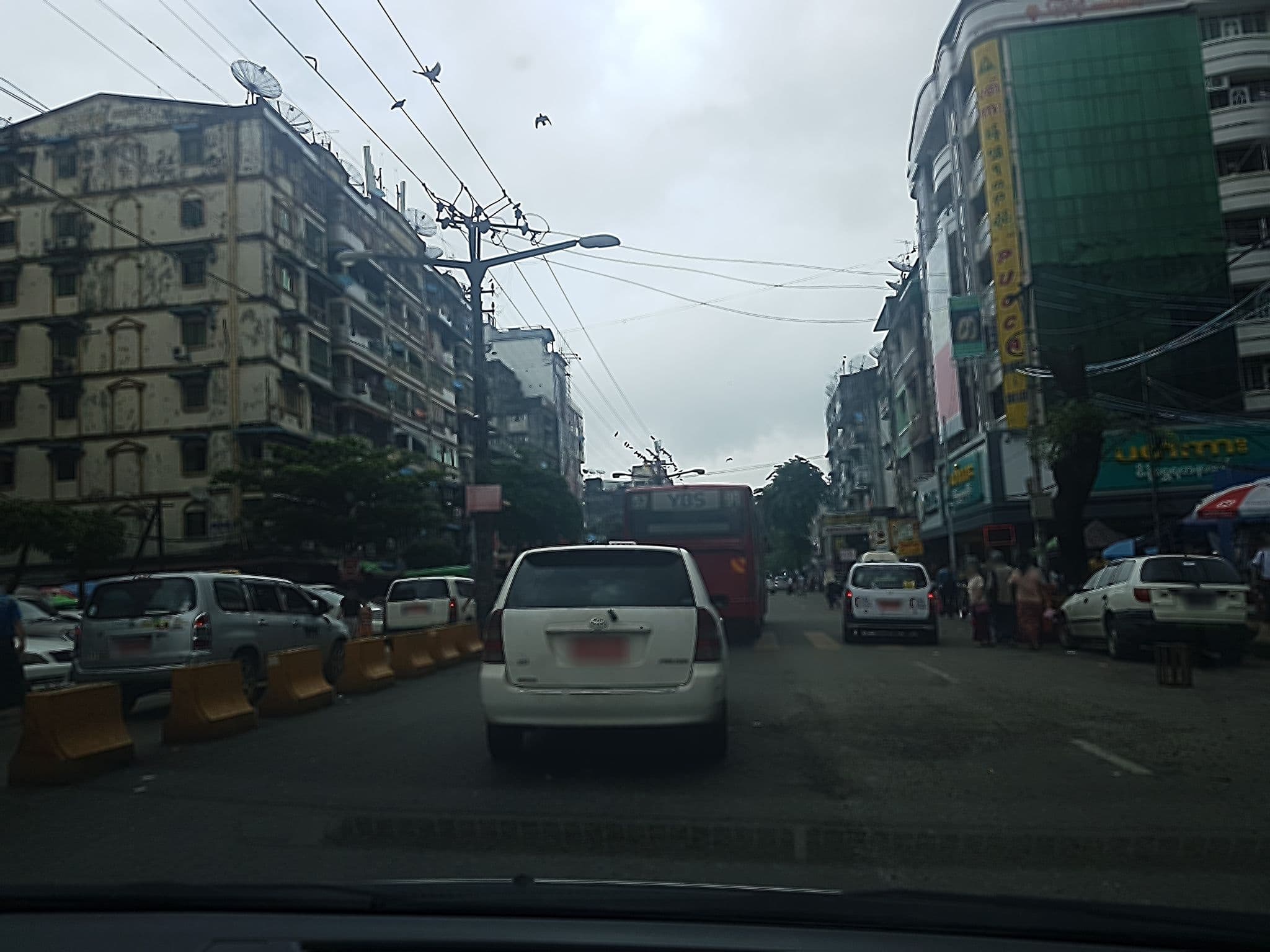 Street view near Willy's Guest House, Botataung — © aungphone (CC BY-SA · Mapillary)
