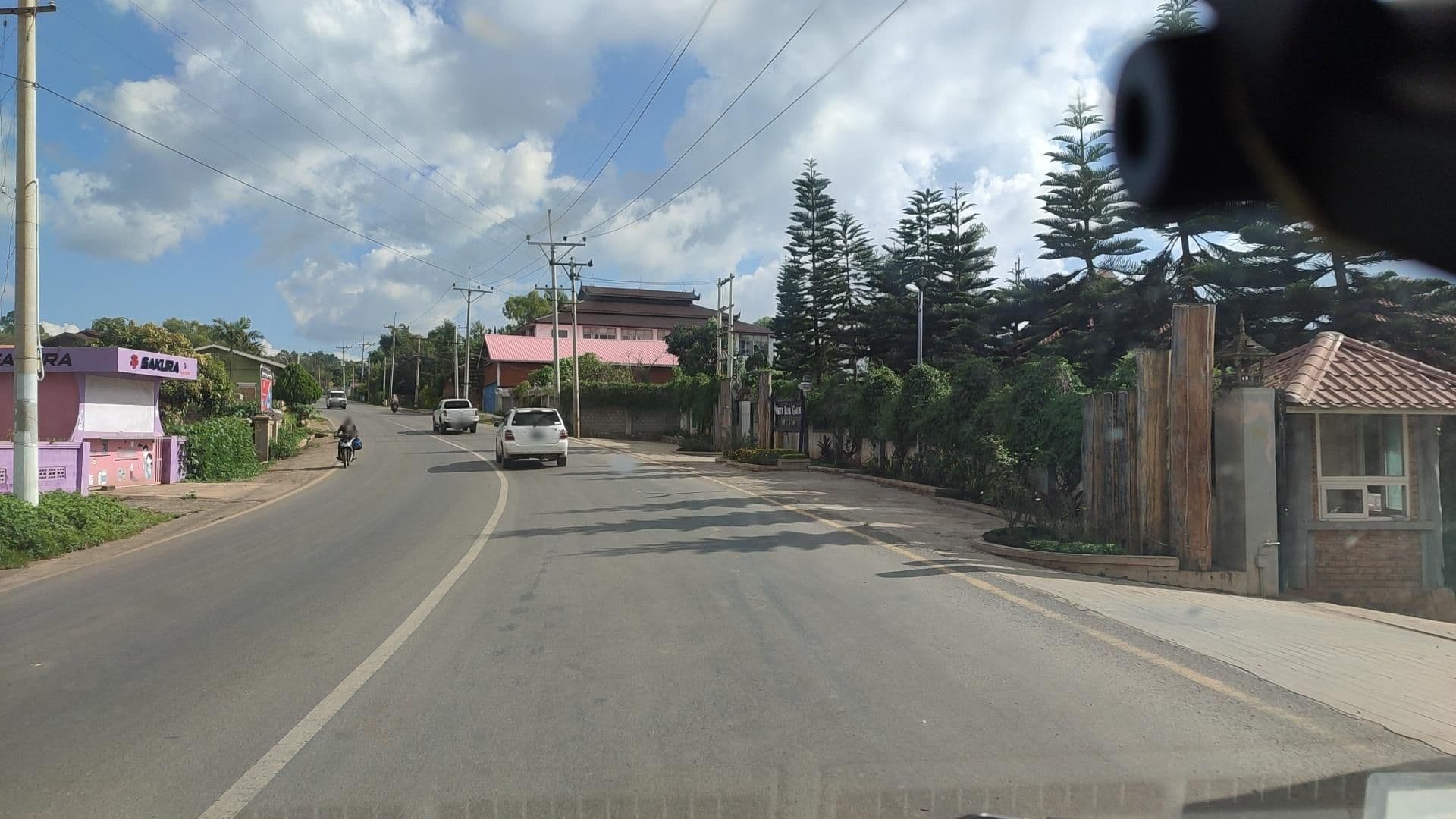 Street view near White Rose Garden Hotel, Pyin Oo Lwin — © roadroid (CC BY-SA · Mapillary)