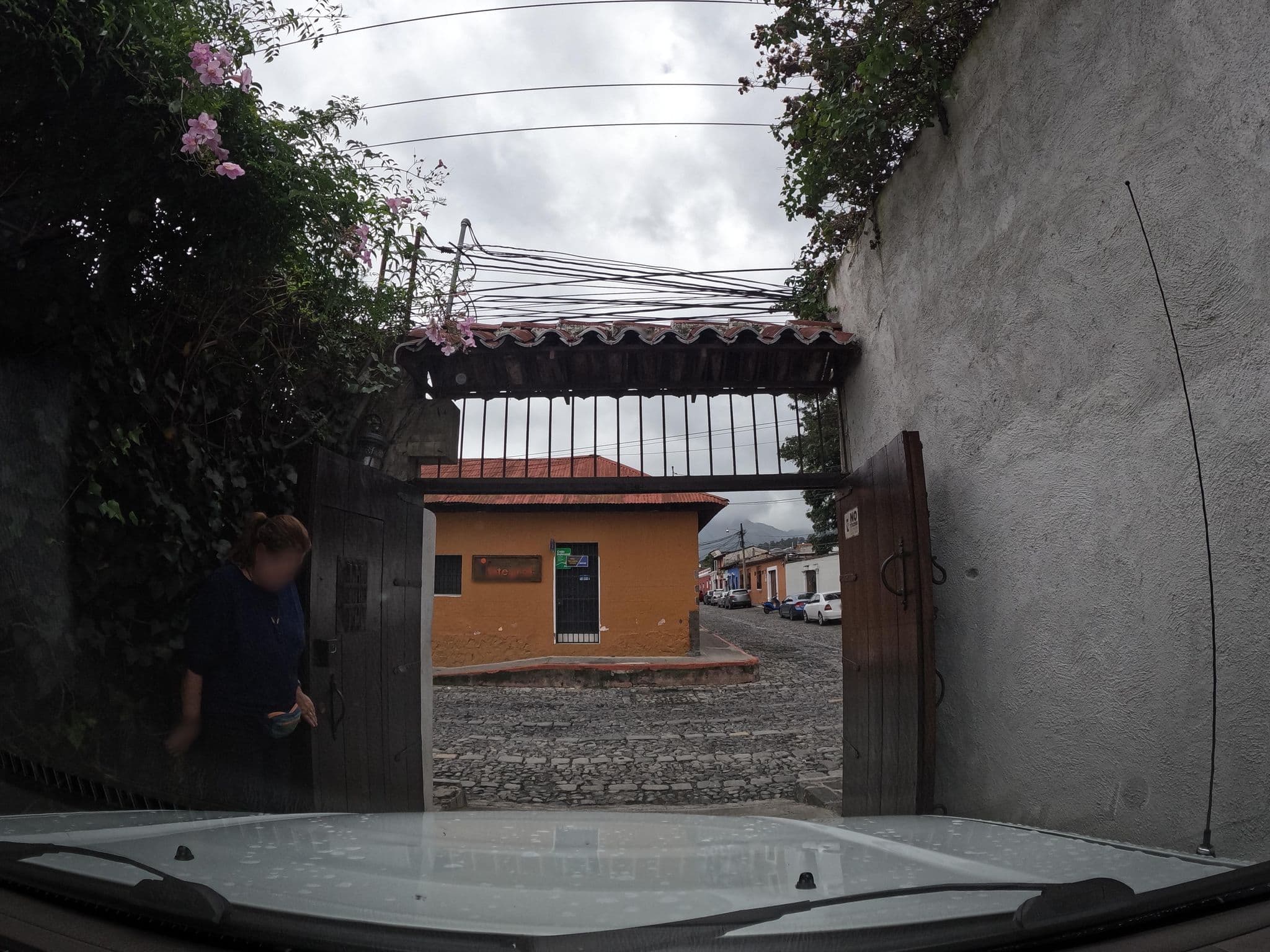 Street view near Central Hostel Philos, Antigua Guatemala — © Kaart_Local (CC BY-SA · Mapillary)
