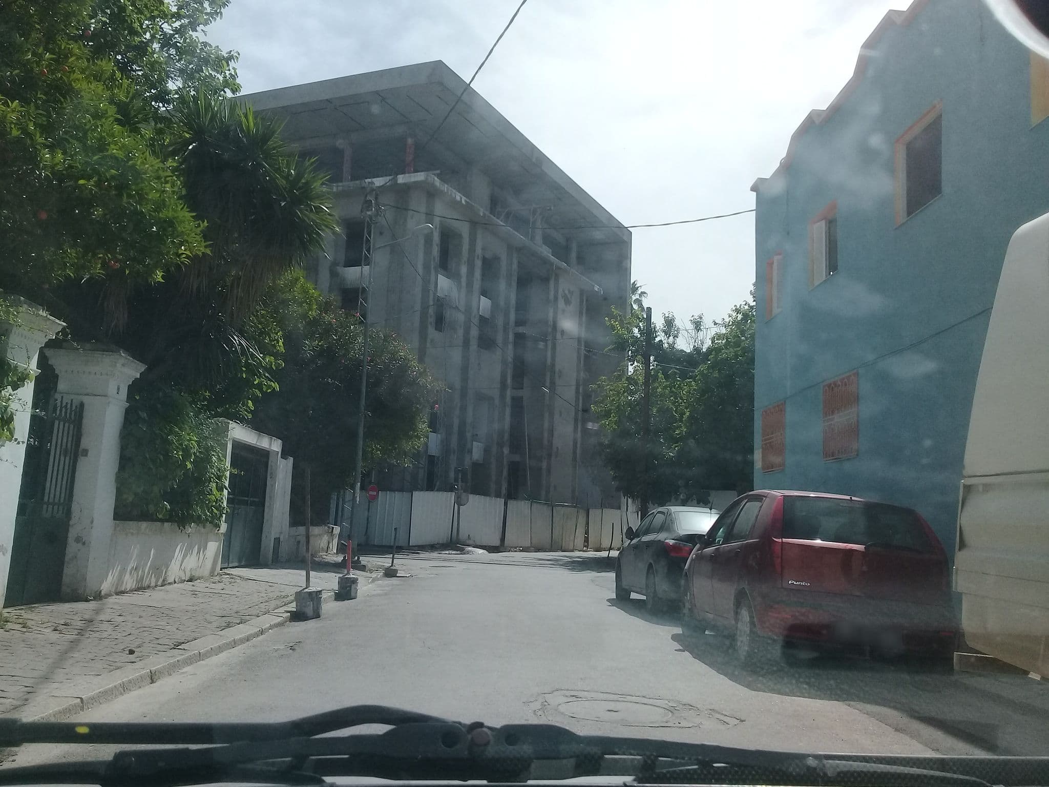 Street view near Villa Les Palmes, Tunis — © graphicom (CC BY-SA · Mapillary)