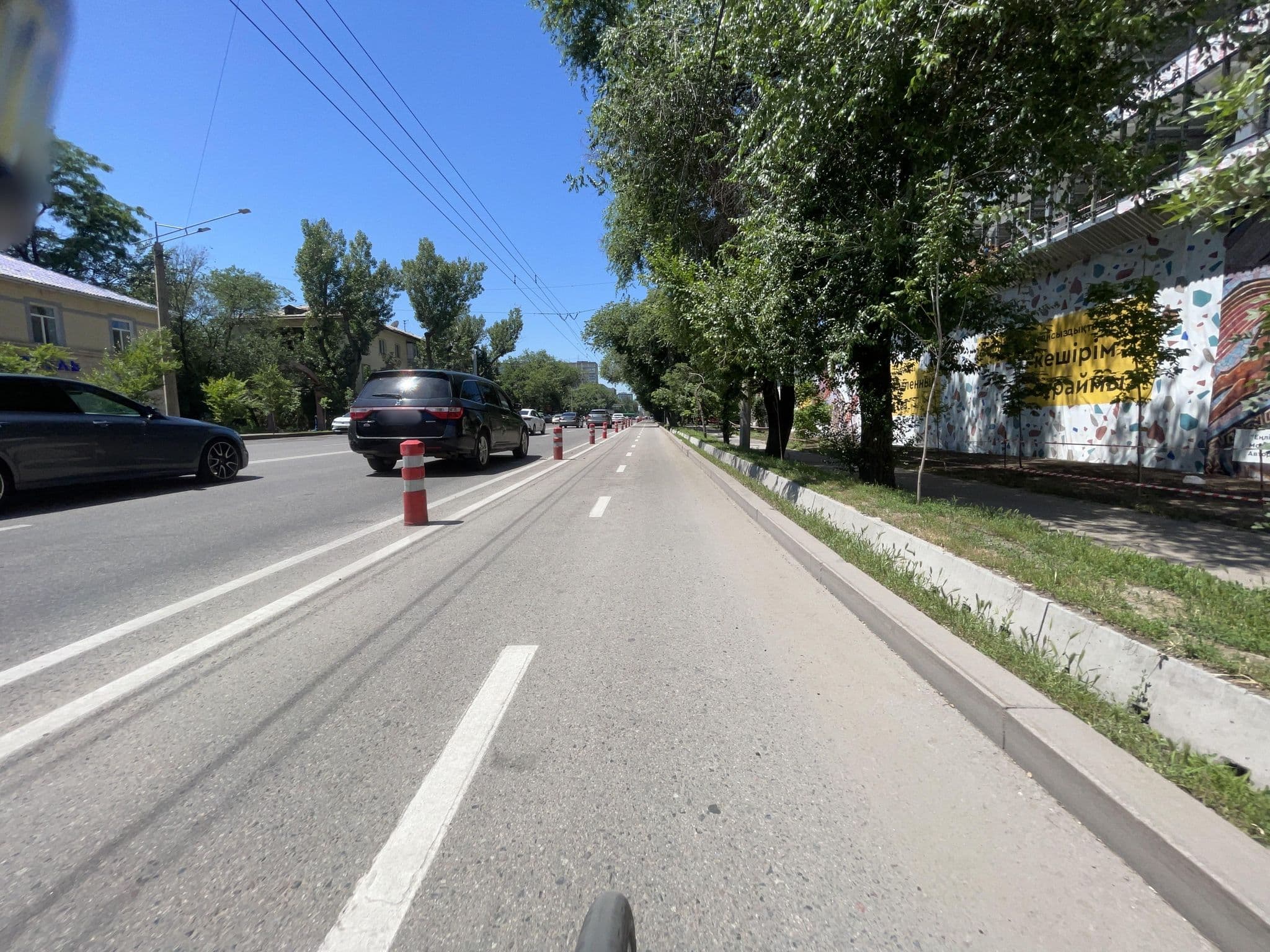 Street view near Отель Эра Hotel, Almaty — © ruslan_fat (CC BY-SA · Mapillary)