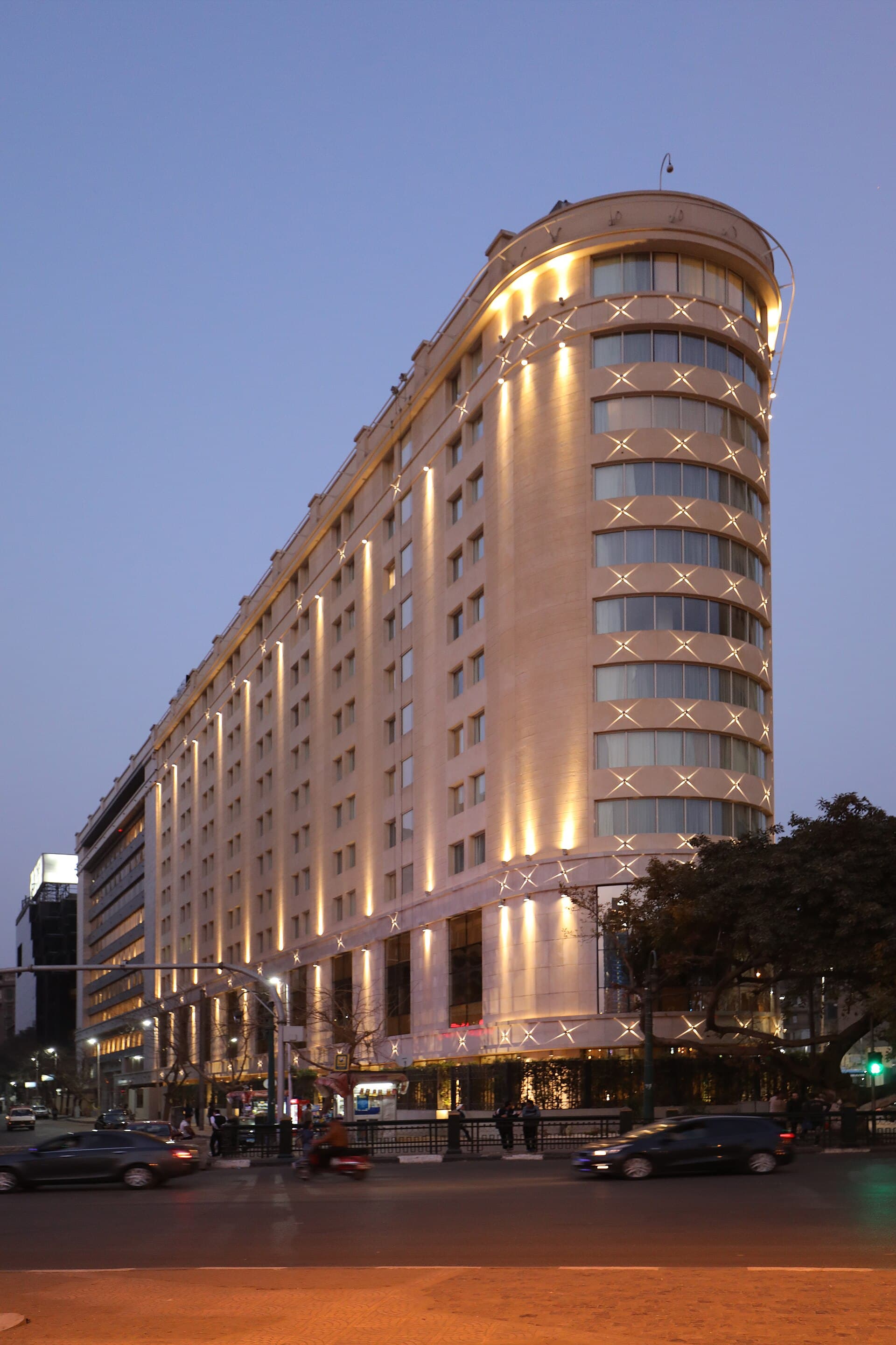 Steigenberger Hotel El Tahrir Cairo (via Wikimedia Commons, CC BY-SA 4.0)
