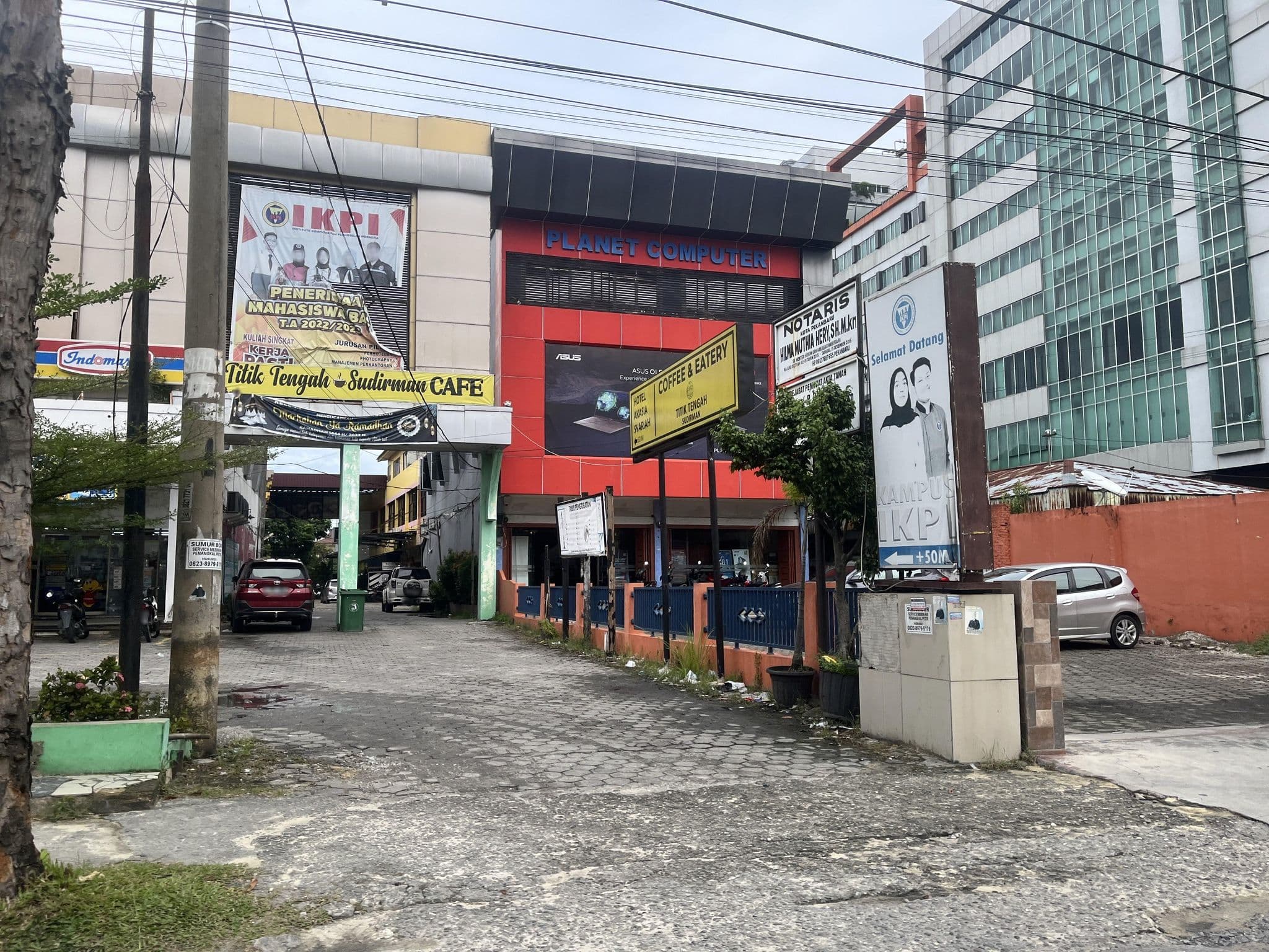 Street view near Hotel Akasia, Pekanbaru
