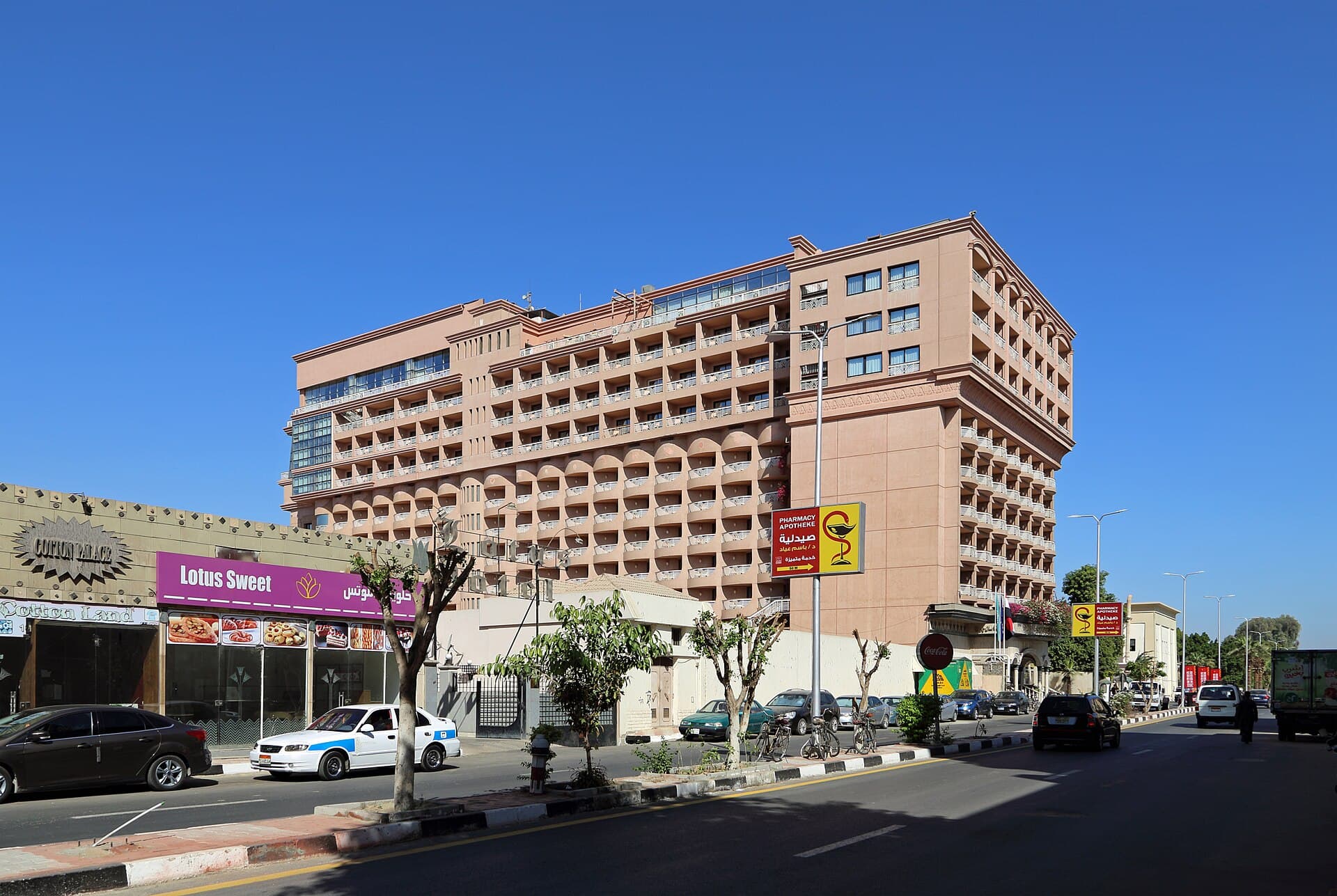 Sonesta St. George Hotel (via Wikimedia Commons, CC BY-SA 4.0)